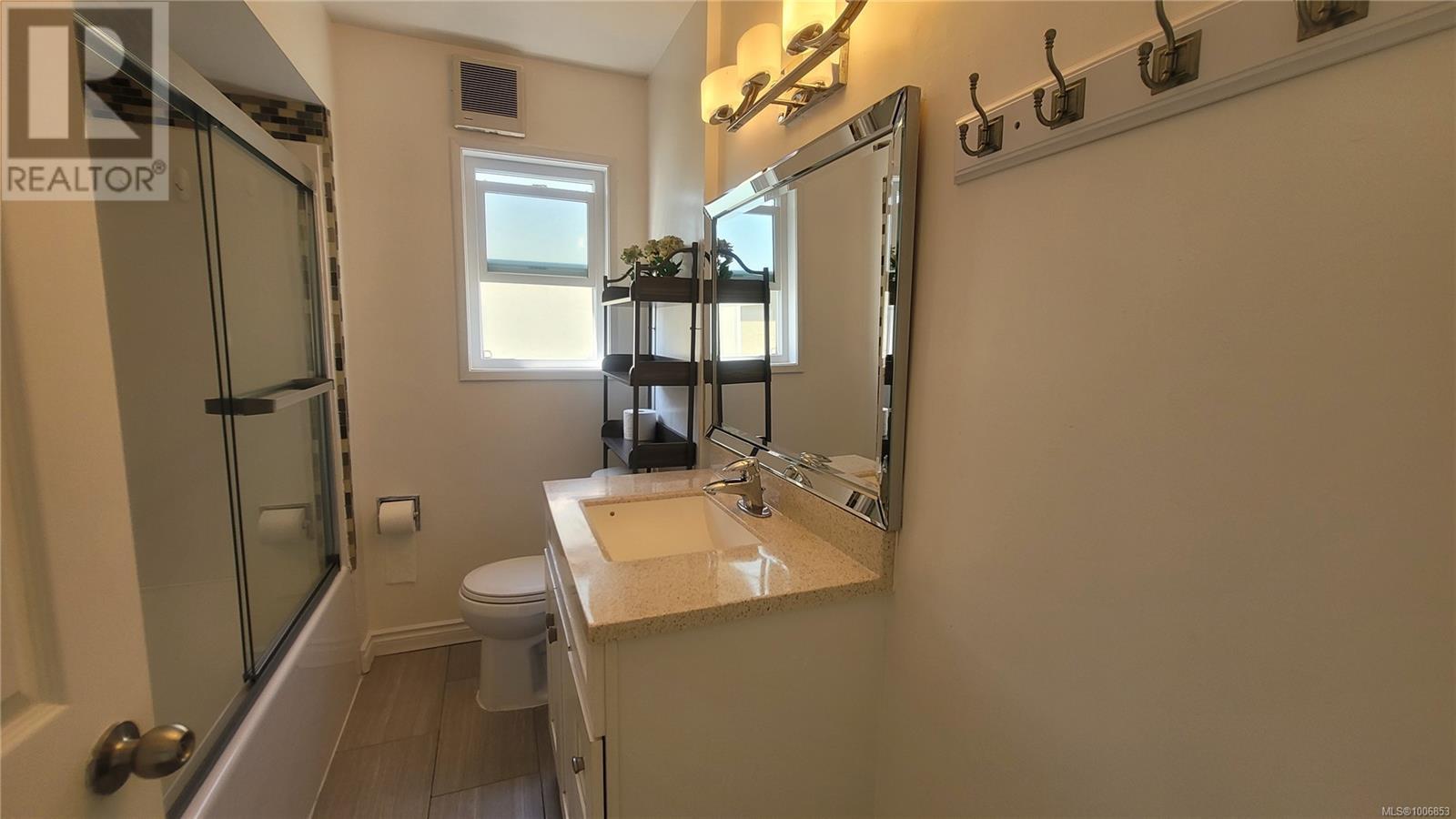 SAANICH, British Columbia, V9A 1B8, CA, 5 Bedrooms Bedrooms, ,2 BathroomsBathrooms,Residential,For Sale,1951080