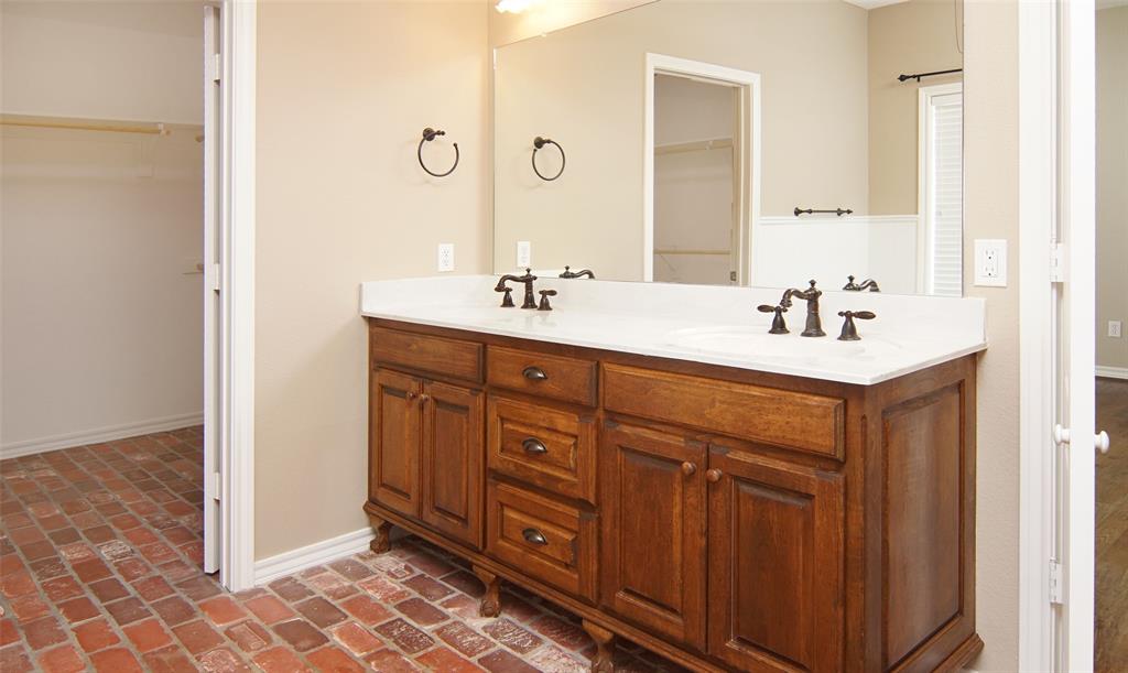 Weatherford, Texas, 76088, United States, 3 Bedrooms Bedrooms, ,3 BathroomsBathrooms,Residential,For Sale,1974096