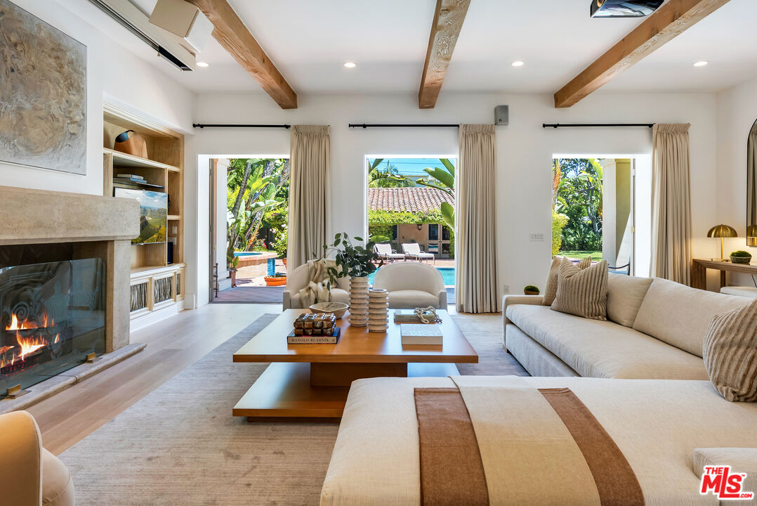 Beverly Hills, California, 90210, United States, 6 Bedrooms Bedrooms, ,8 BathroomsBathrooms,Residential,For Sale,1926509
