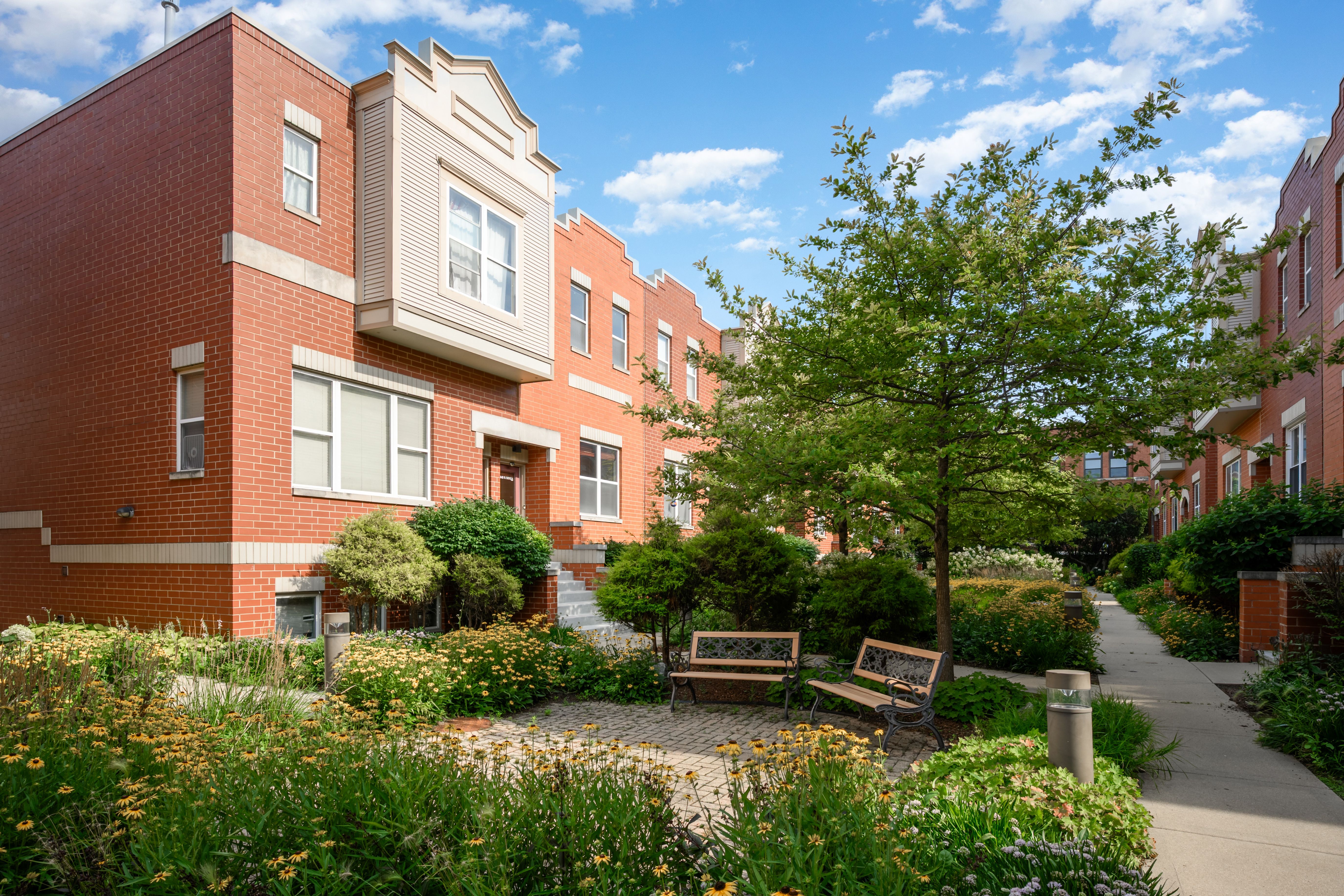  A Well-cared-for 2-3 Bedroom, 2 Full Bath Townhome in the Heart of Avondale - 物件實景