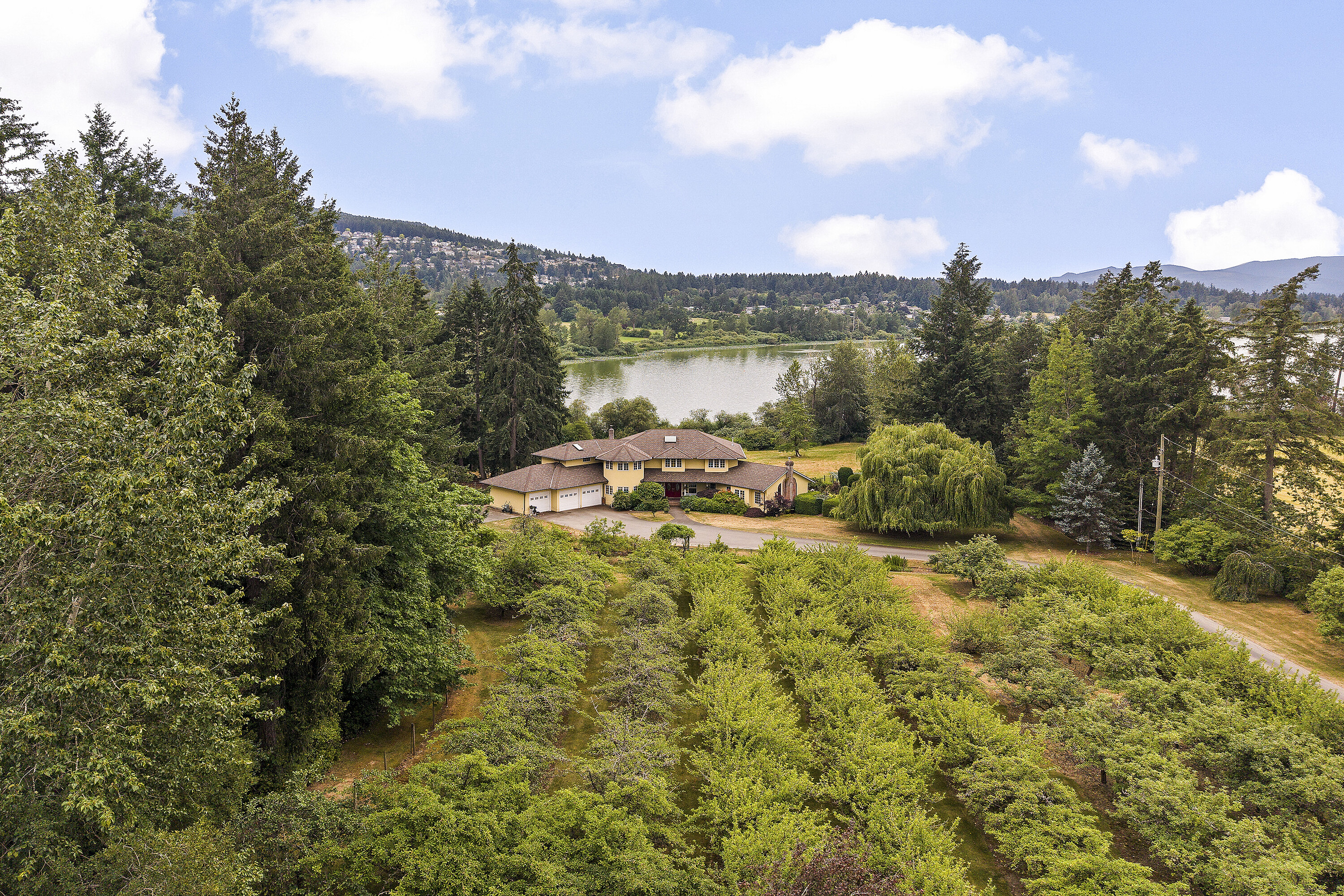  Remarkable Lakefront Estate - 物件實景