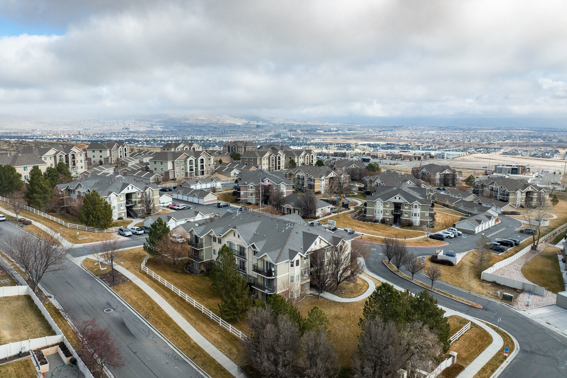  Quiet 3-Bed Condo Near Schools & Parks - 物件實景