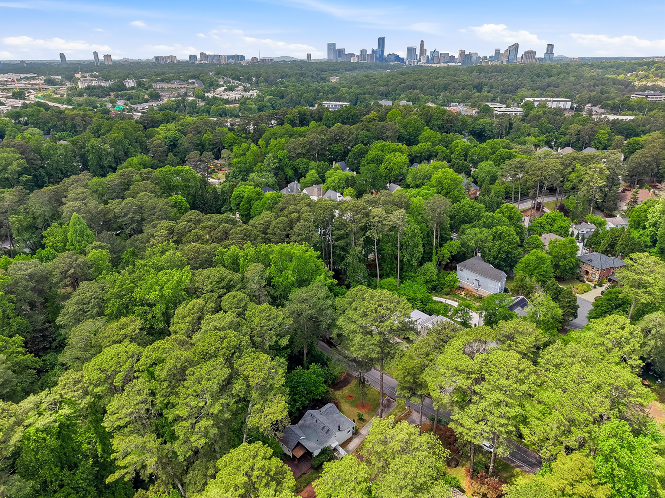  Charming Bungalow Tucked in Sought-After Lavista Park - 物件實景