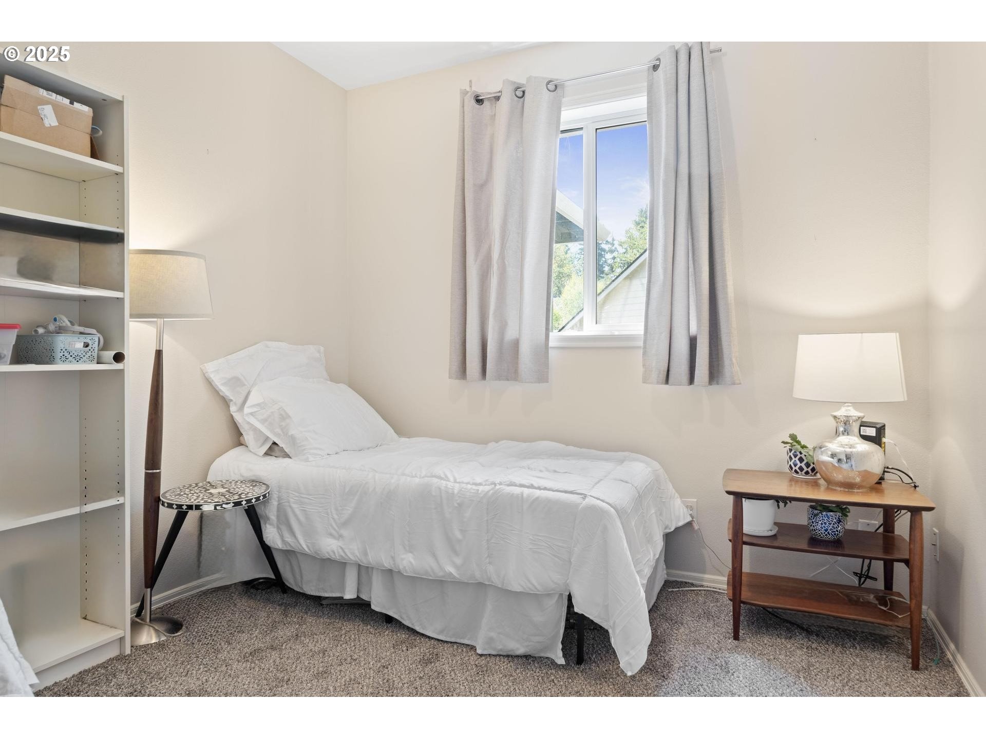 Portland, Oregon, 97219, United States, 4 Bedrooms Bedrooms, ,2 BathroomsBathrooms,Residential,For Sale,1917985
