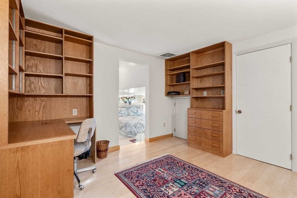 Dartmouth, Massachusetts, 02748, United States, 4 Bedrooms Bedrooms, ,5 BathroomsBathrooms,Residential,For Sale,1804172