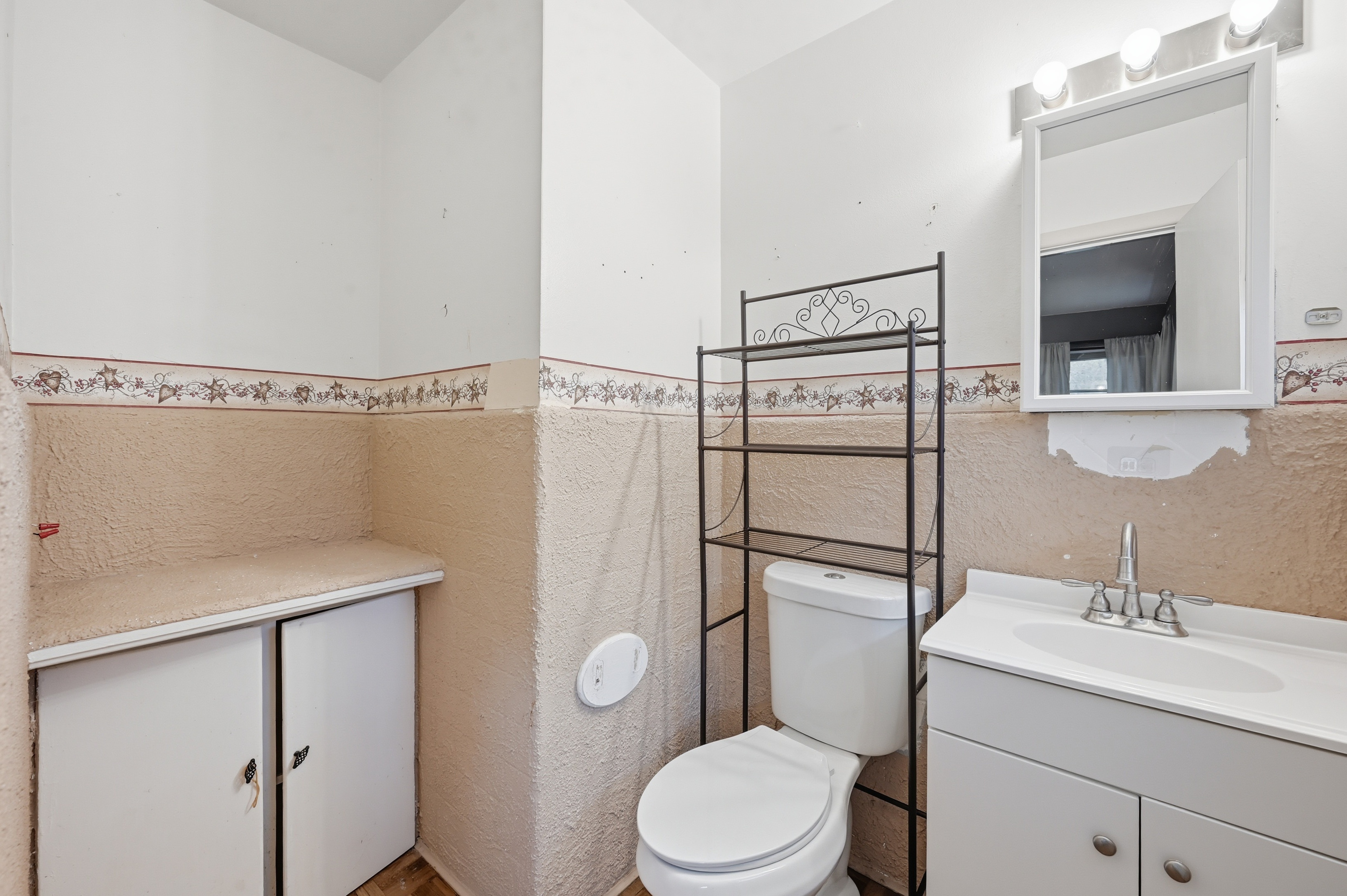  Charming 3-Bed, 2-Bath Single-Family Home with Spacious Living in N R Hills - 物件實景