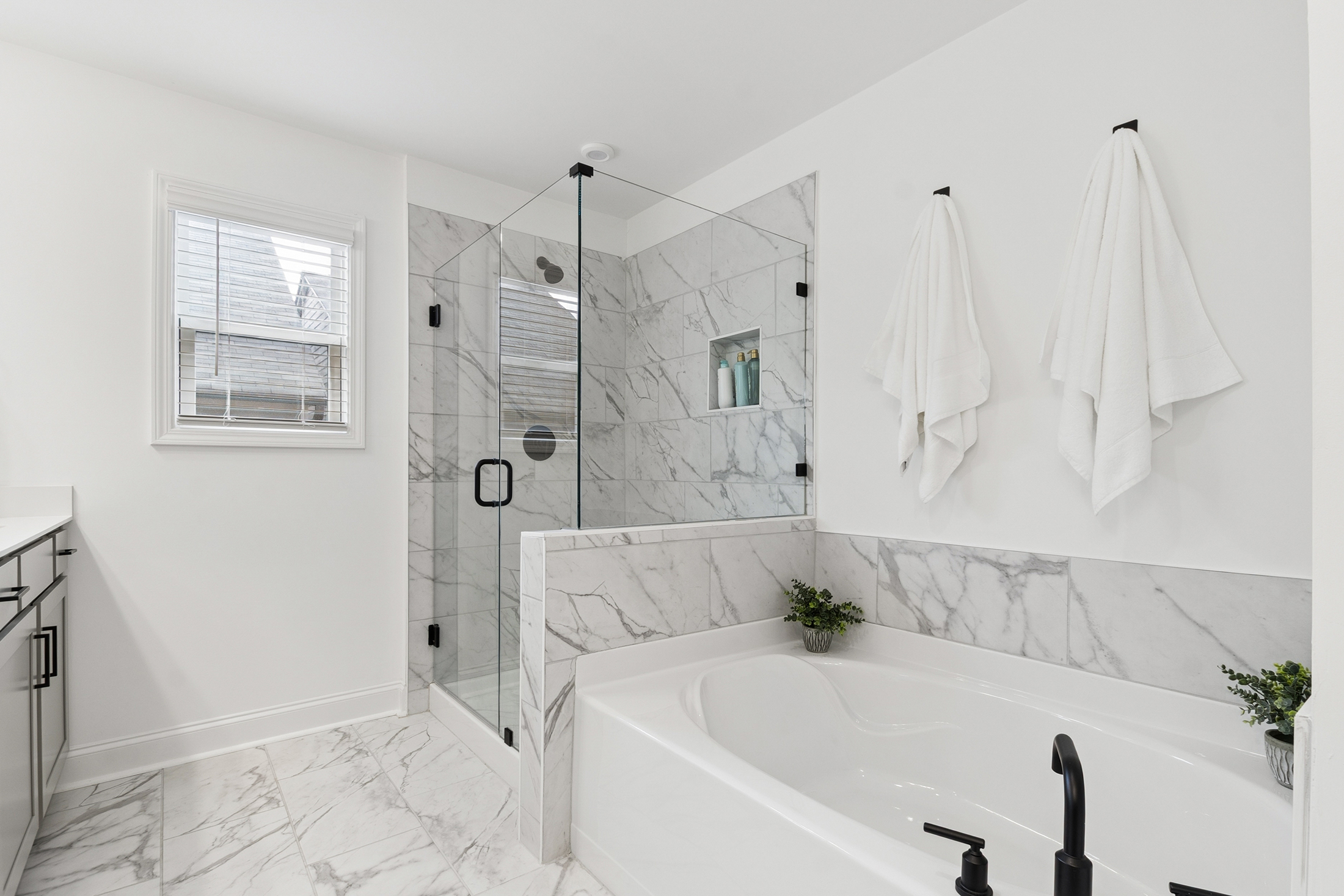  End-Unit, Craftsman Townhome with Custom Upgrades - 物件實景