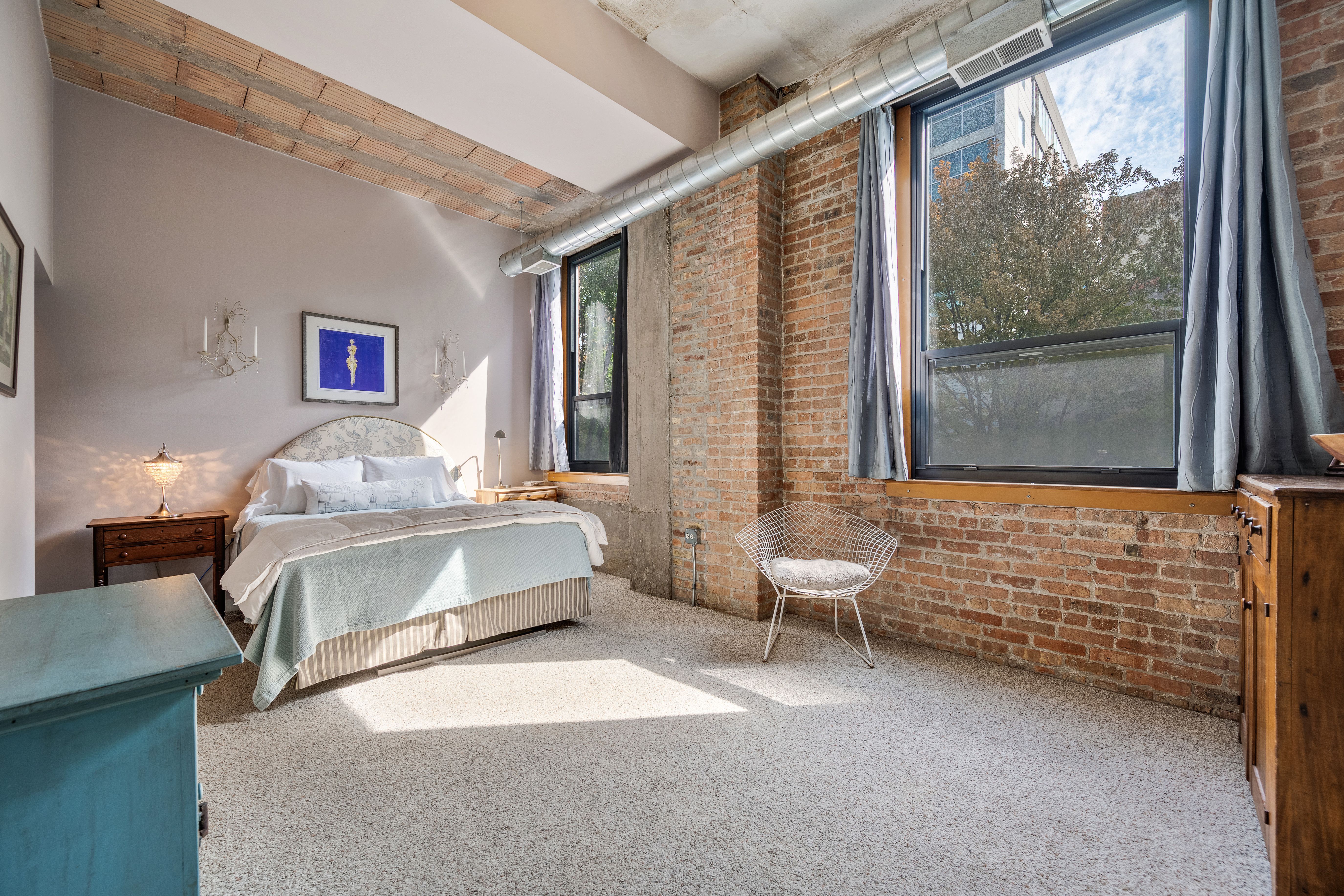  Discover the Charm of this Vibrant Southeast Corner Loft Condo - 物件實景
