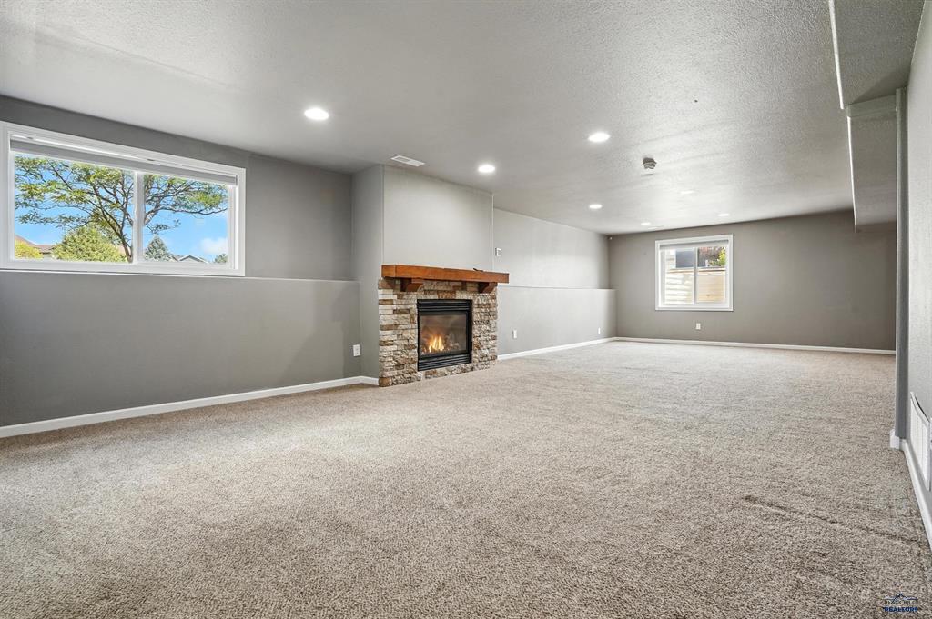 Rapid City, South Dakota, 57702, United States, 5 Bedrooms Bedrooms, ,3 BathroomsBathrooms,Residential,For Sale,1980824