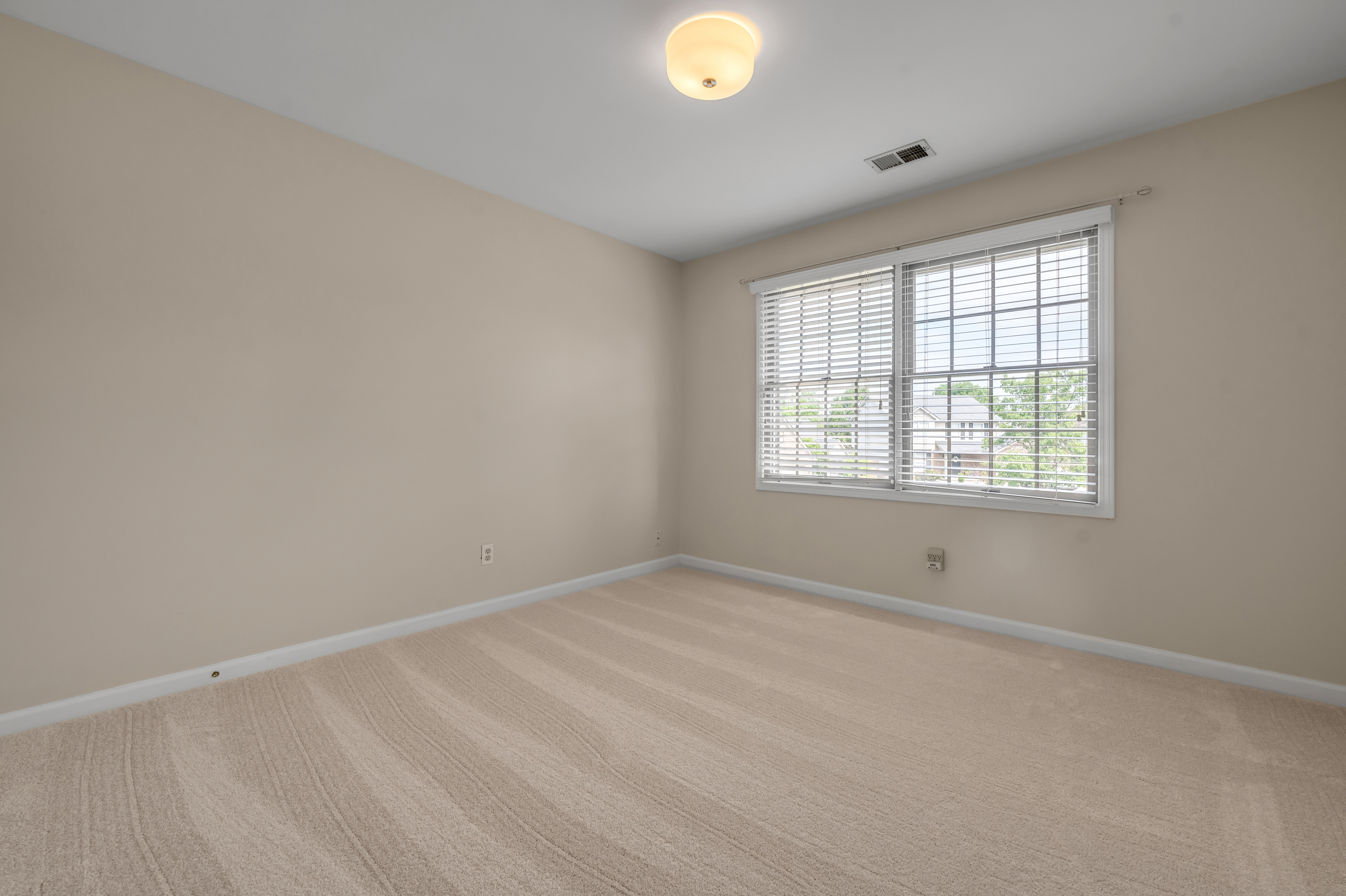  1104 Seville Court - 物件實景