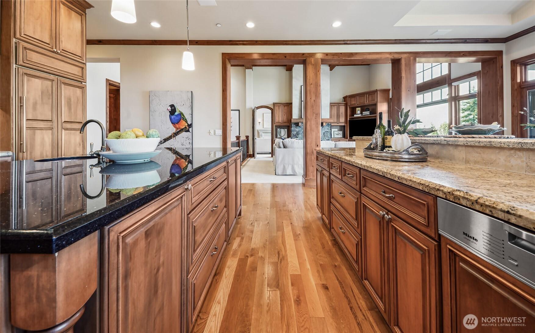 BELLEVUE, Washington, 98006, United States, 4 Bedrooms Bedrooms, ,6 BathroomsBathrooms,Residential,For Sale,1876137