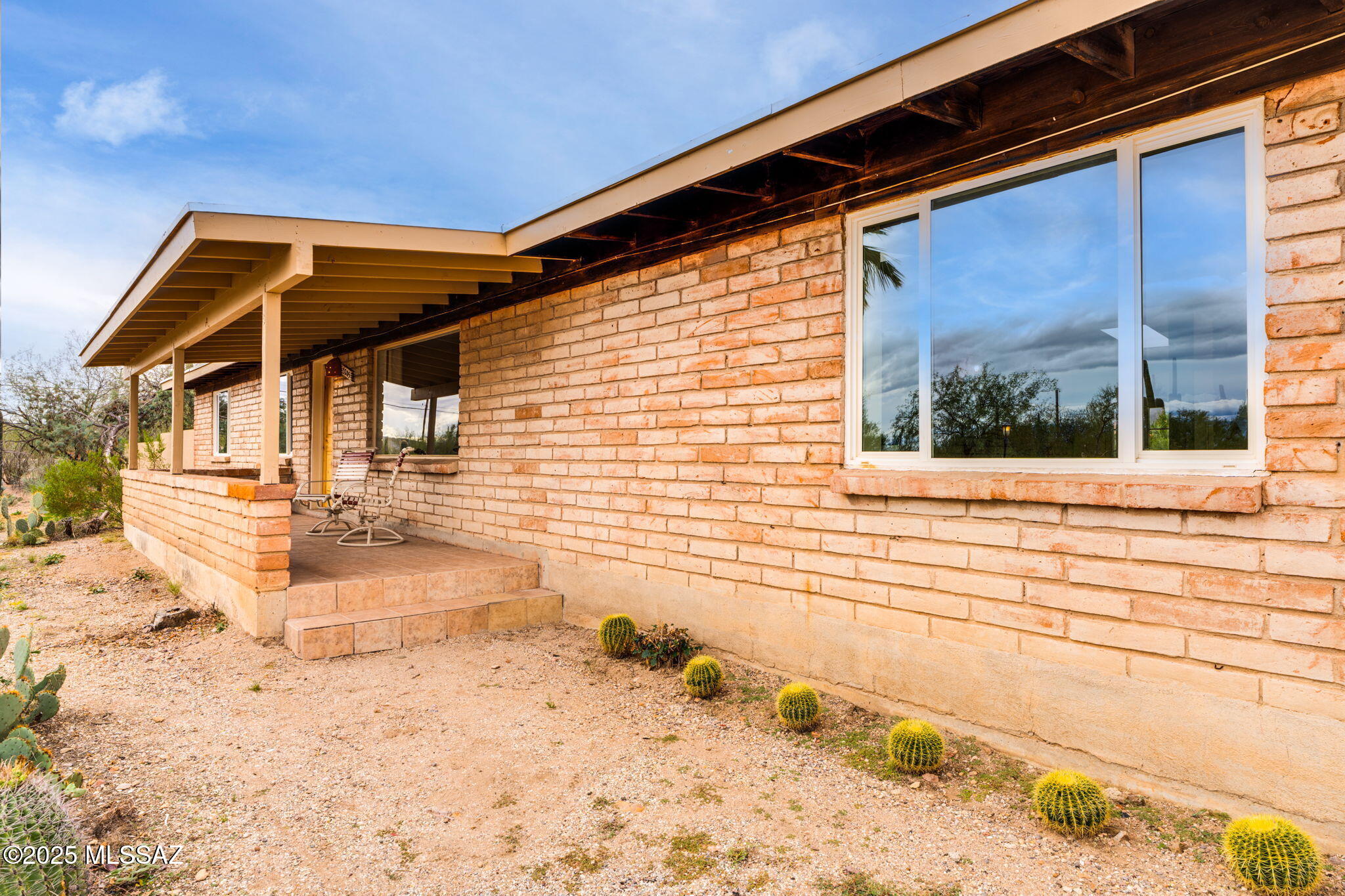 Tucson, Arizona, 85745, United States, 3 Bedrooms Bedrooms, ,3 BathroomsBathrooms,Residential,For Sale,1997512