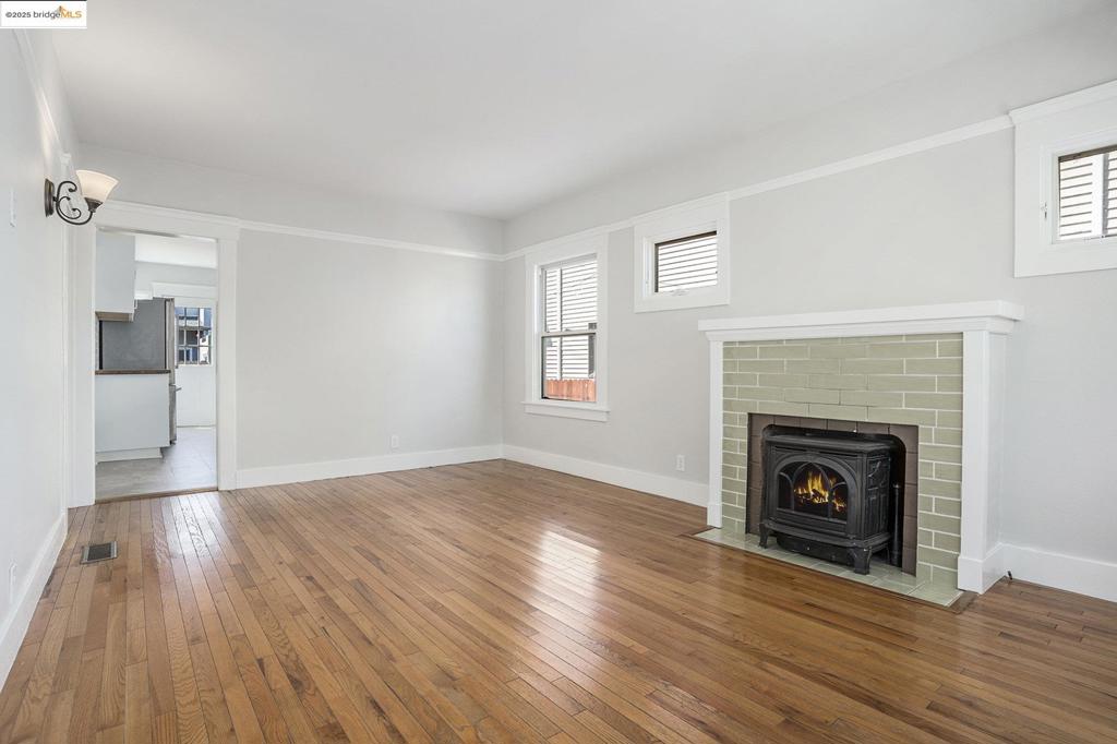 Berkeley, California, 94702, United States, 2 Bedrooms Bedrooms, ,1 BathroomBathrooms,Residential,For Sale,1921727
