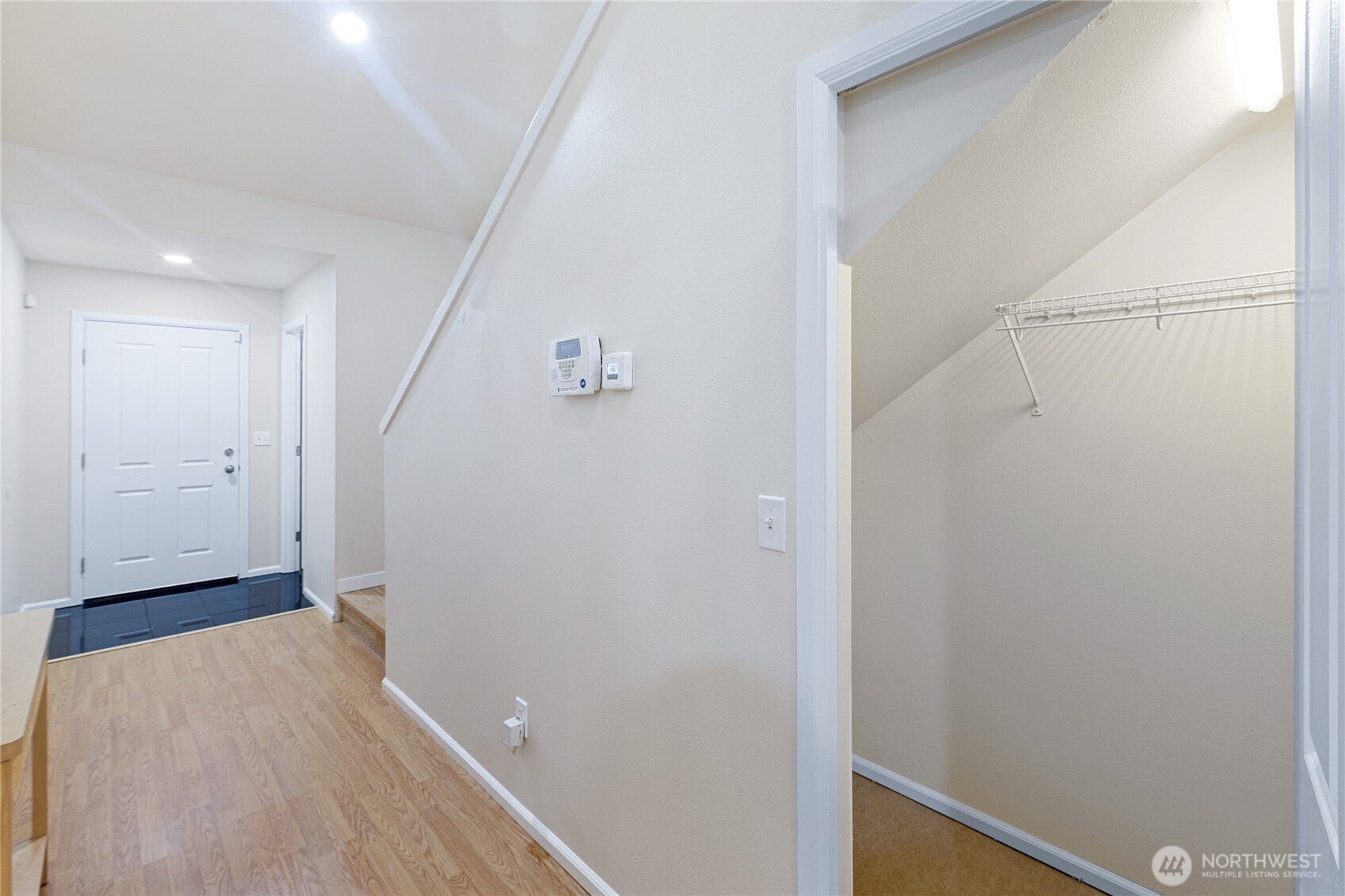 Kent, Washington, 98042, United States, 4 Bedrooms Bedrooms, ,3 BathroomsBathrooms,Residential,For Sale,1987043