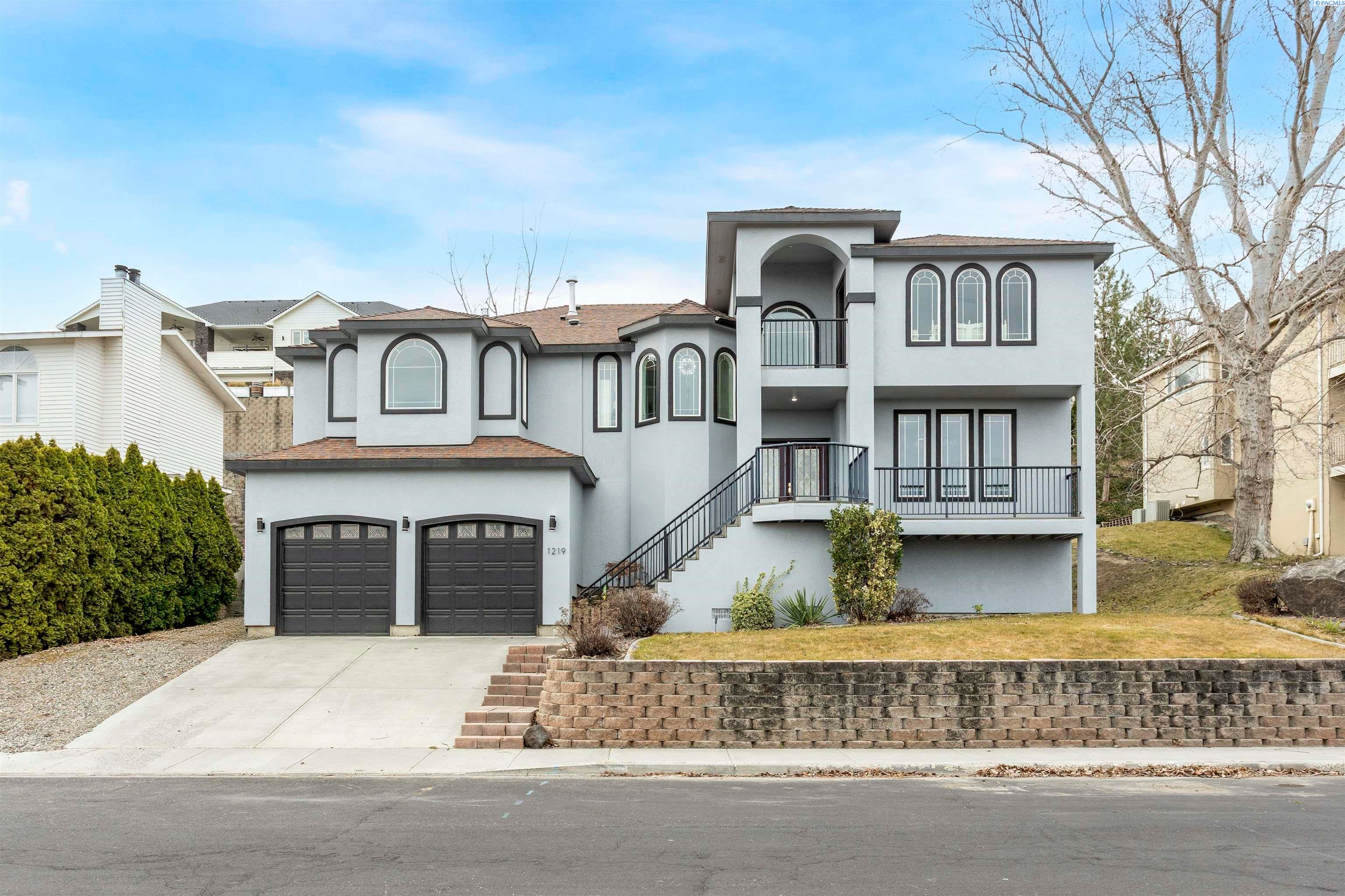 Richland, Washington, 99352, United States, 4 Bedrooms Bedrooms, ,4 BathroomsBathrooms,Residential,For Sale,1977070