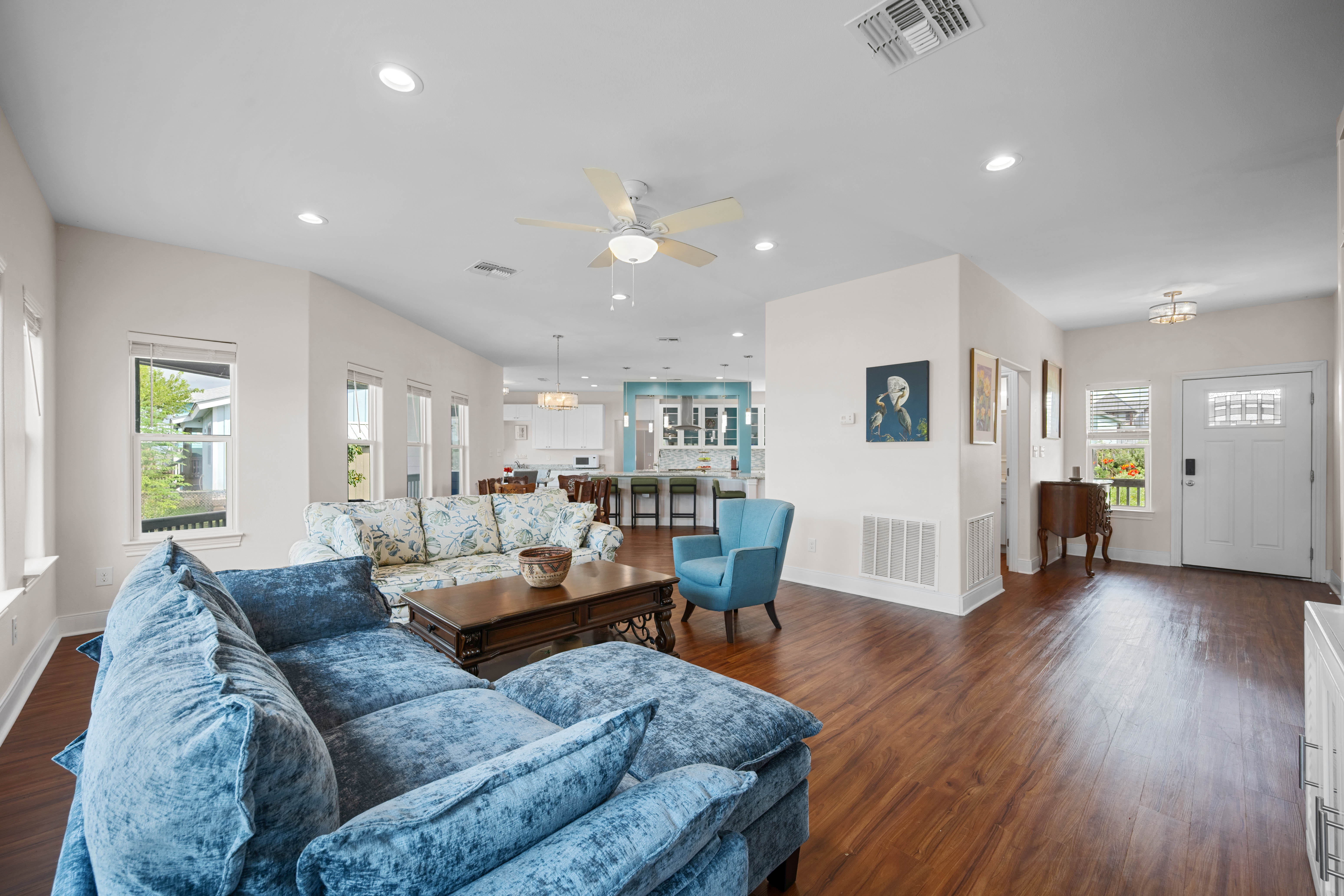  Beautiful Coastal Home on Oversized Lot - 物件實景