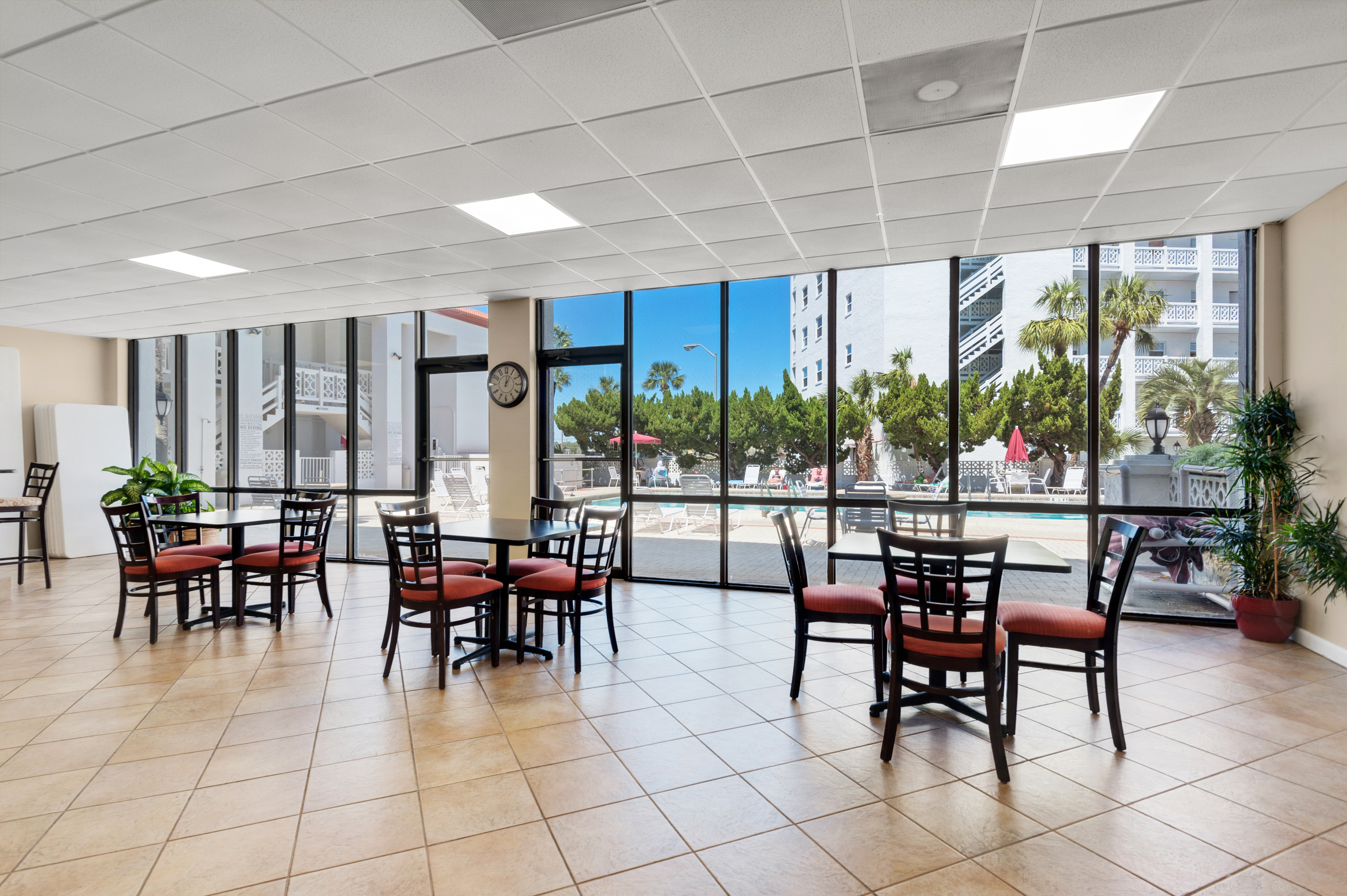  Top-Floor Studio Condo Ideal As Vacation Home Or Rental Investment - 物件實景