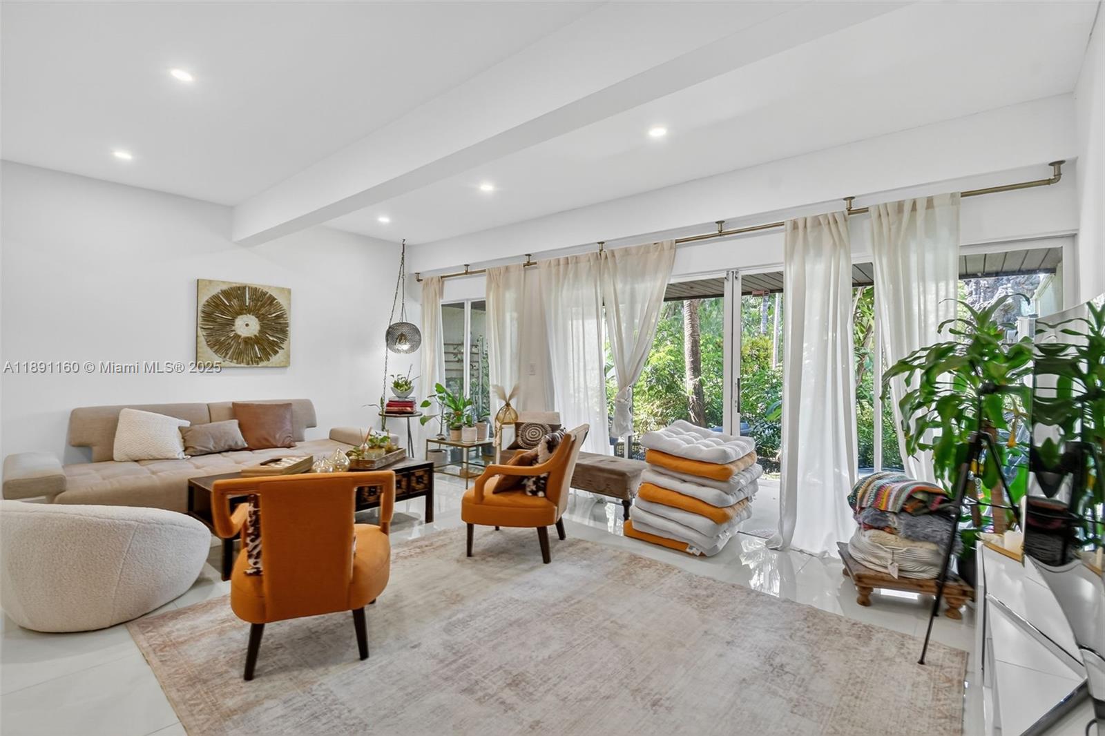 Miami, Florida, 33180, United States, 3 Bedrooms Bedrooms, ,3 BathroomsBathrooms,Residential,For Sale,1961045