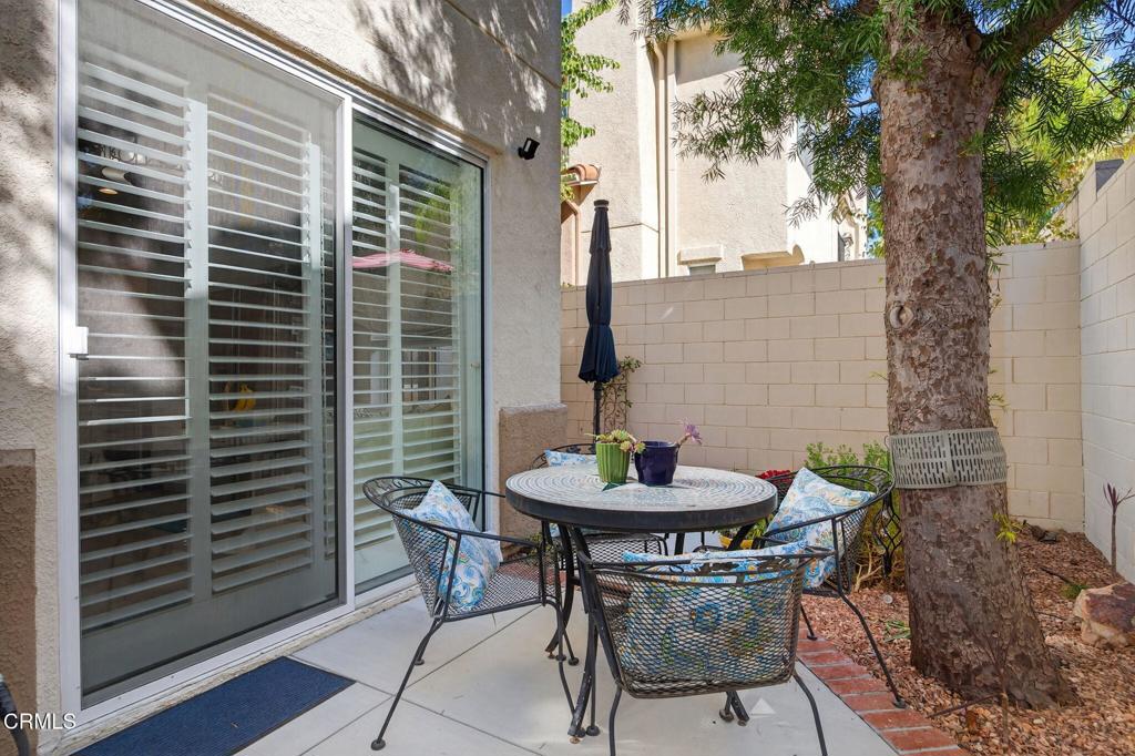 Moorpark, California, 93021, United States, 2 Bedrooms Bedrooms, ,3 BathroomsBathrooms,Residential,For Sale,1989466