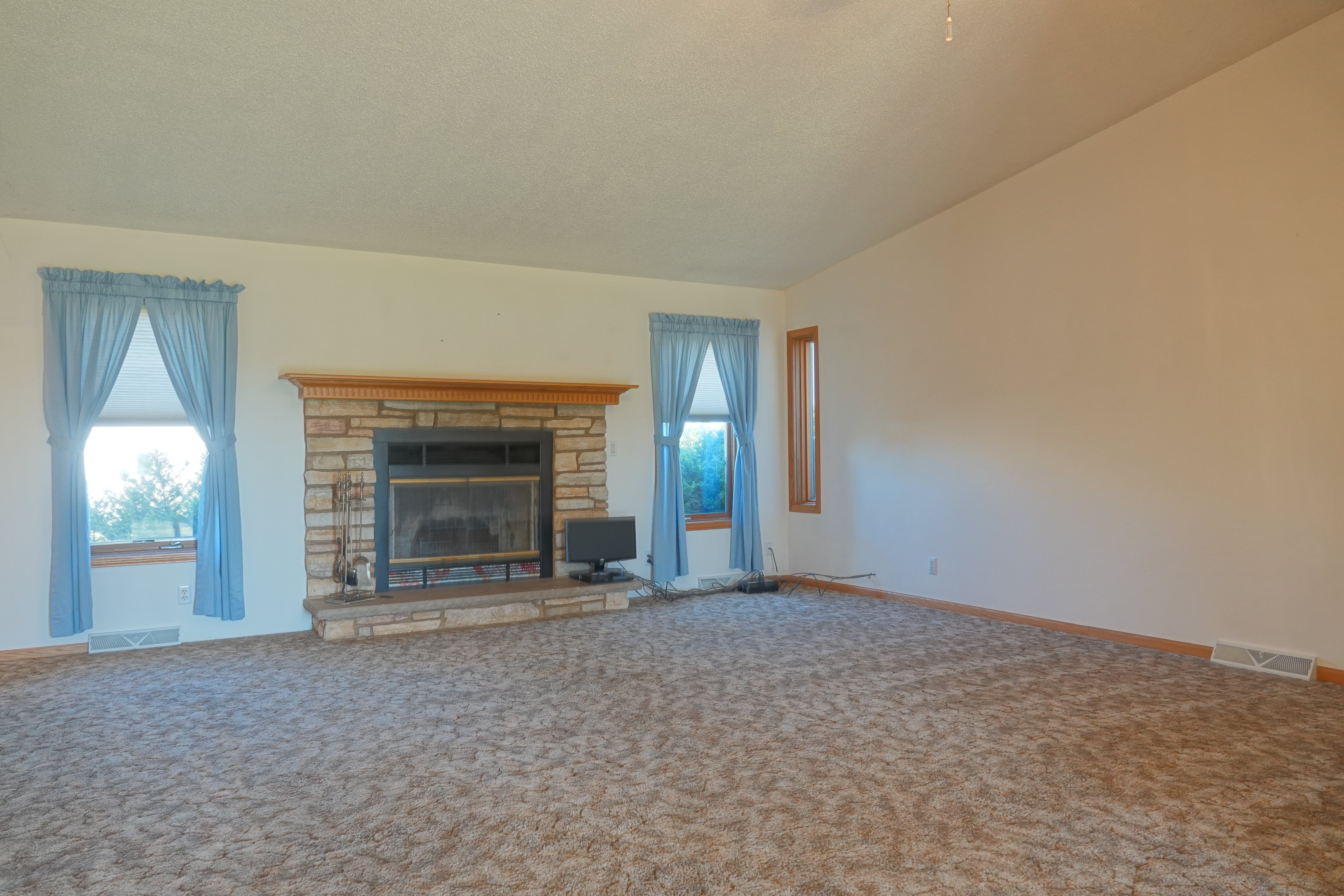 Abbotsford, Wisconsin, 54405, United States, 4 Bedrooms Bedrooms, ,4 BathroomsBathrooms,Residential,For Sale,1977625