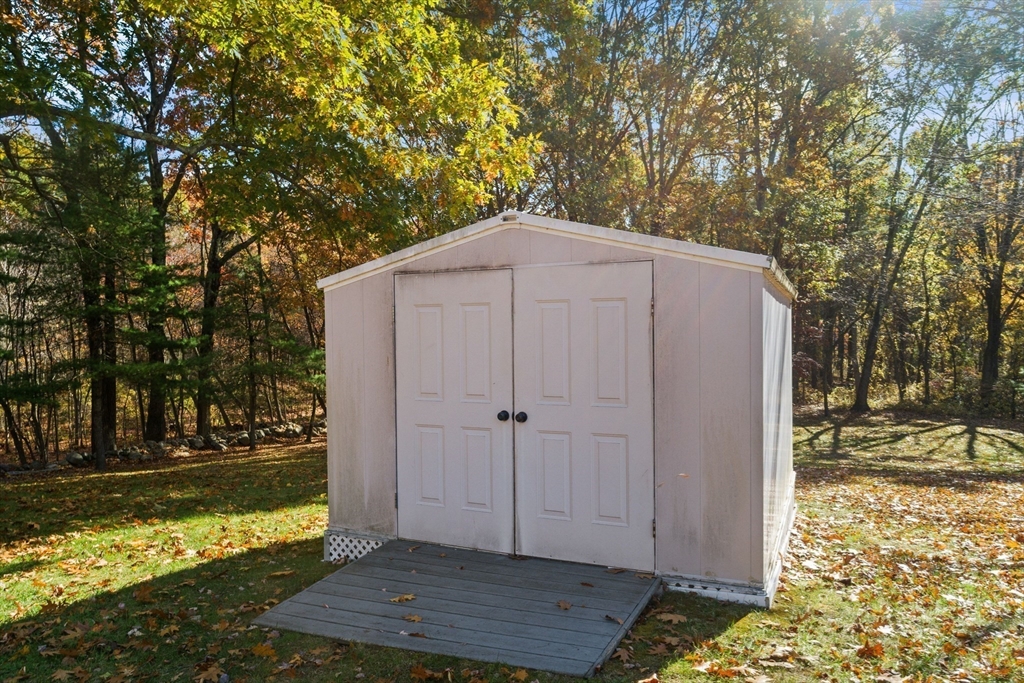 Methuen, Massachusetts, 01844, United States, 3 Bedrooms Bedrooms, ,1 BathroomBathrooms,Residential,For Sale,1981024