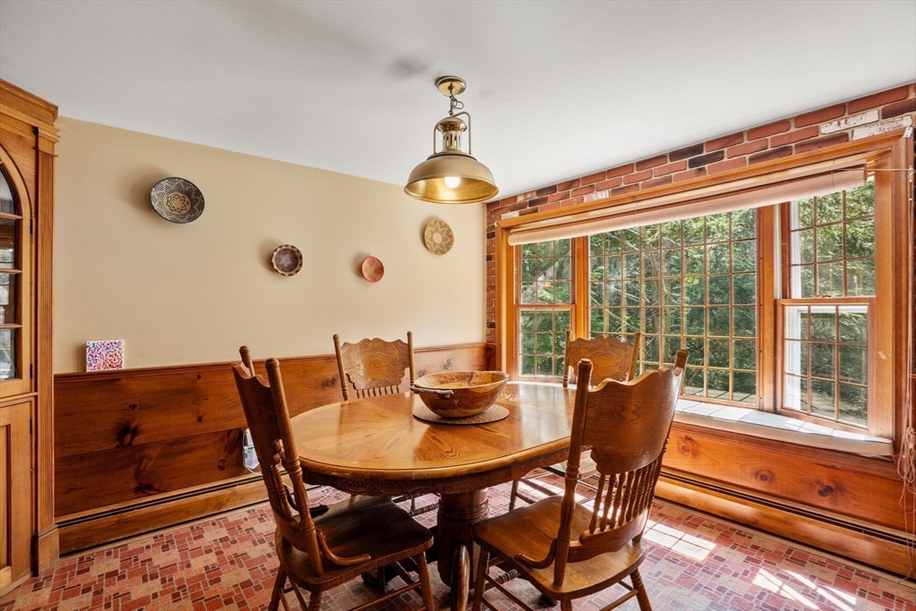 Holland, Massachusetts, 01521, United States, 7 Bedrooms Bedrooms, ,6 BathroomsBathrooms,Residential,For Sale,1941756