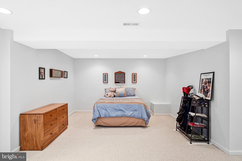 Burke, Virginia, 22015, United States, 3 Bedrooms Bedrooms, ,3 BathroomsBathrooms,Residential,For Sale,2049258