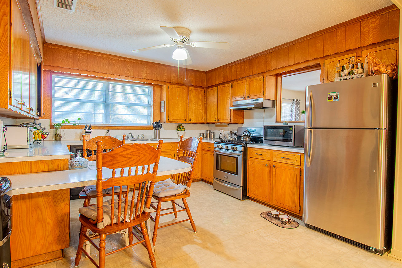 GRAND SALINE, Texas, 75140, United States, 3 Bedrooms Bedrooms, ,2 BathroomsBathrooms,Residential,For Sale,1960368