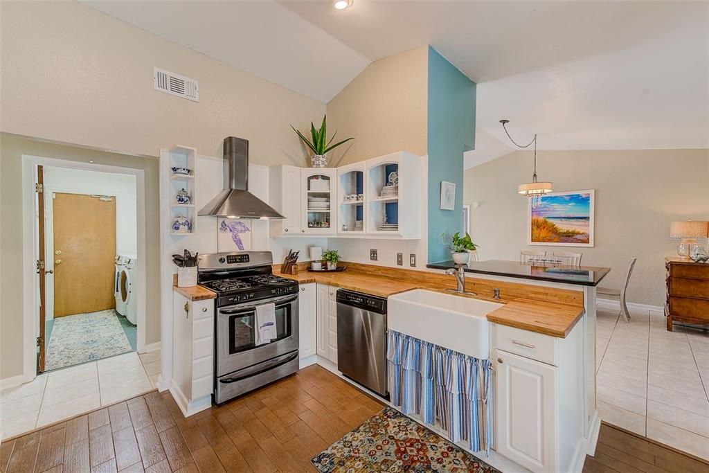 Largo, Florida, 33773, United States, 3 Bedrooms Bedrooms, ,2 BathroomsBathrooms,Residential,For Sale,1939430