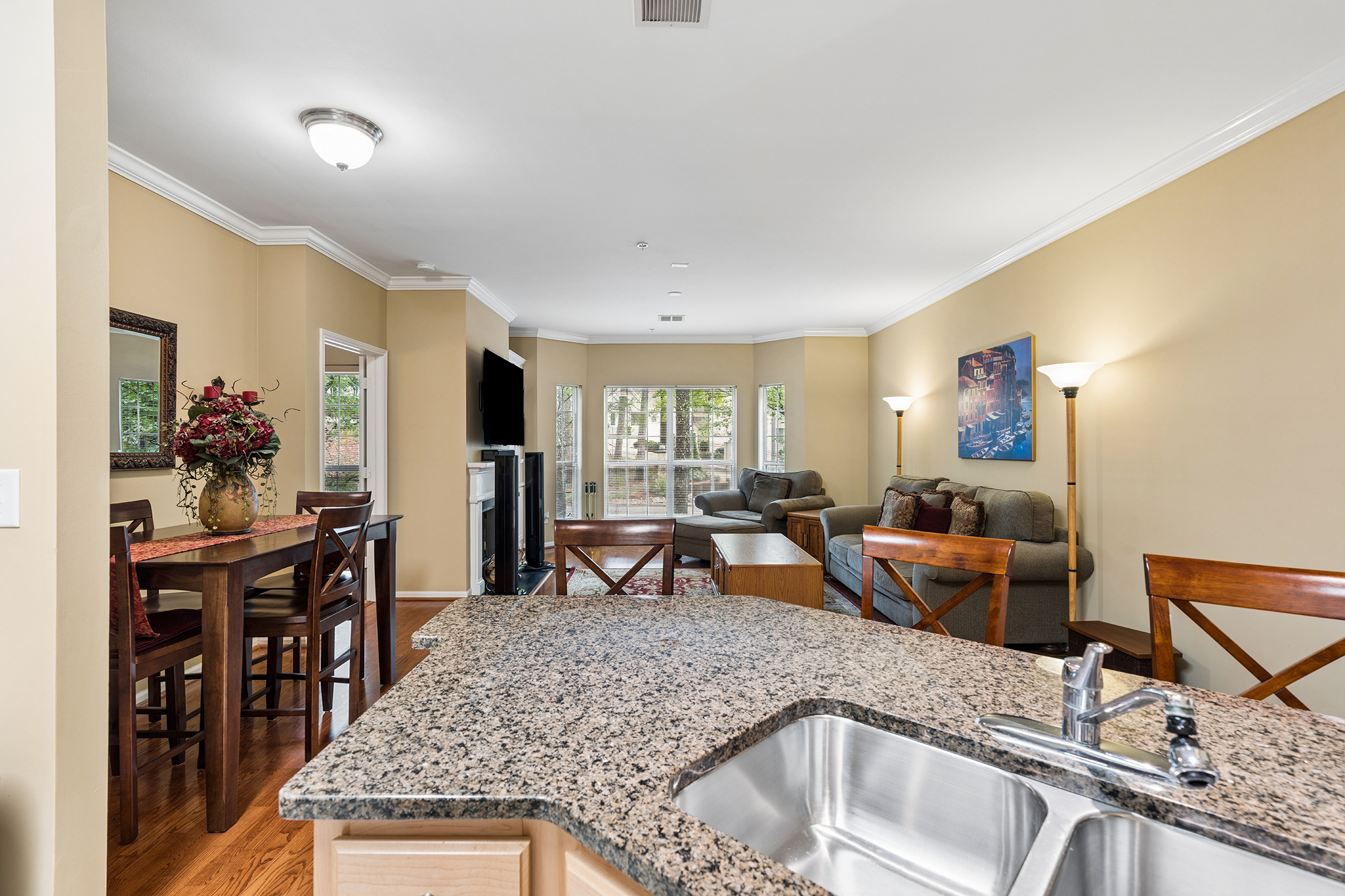  Comfort and Convenience in Gated Brighton Court - 物件實景
