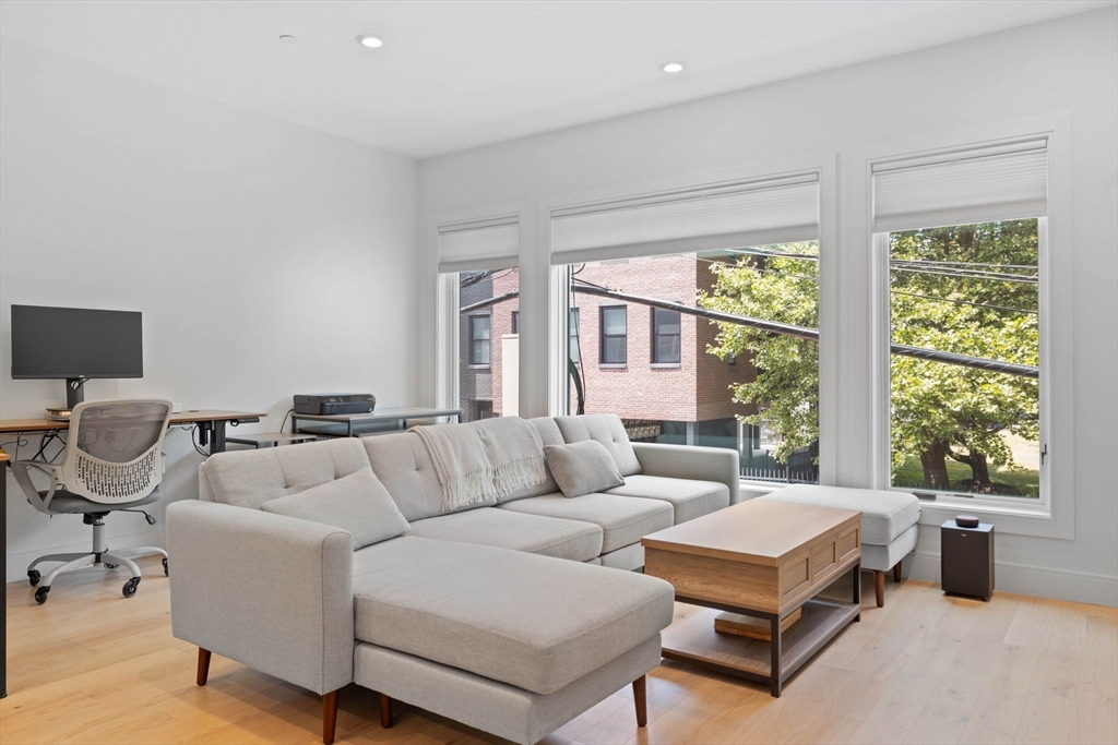 Boston, Massachusetts, 02128, United States, 2 Bedrooms Bedrooms, ,2 BathroomsBathrooms,Residential,For Sale,1984117