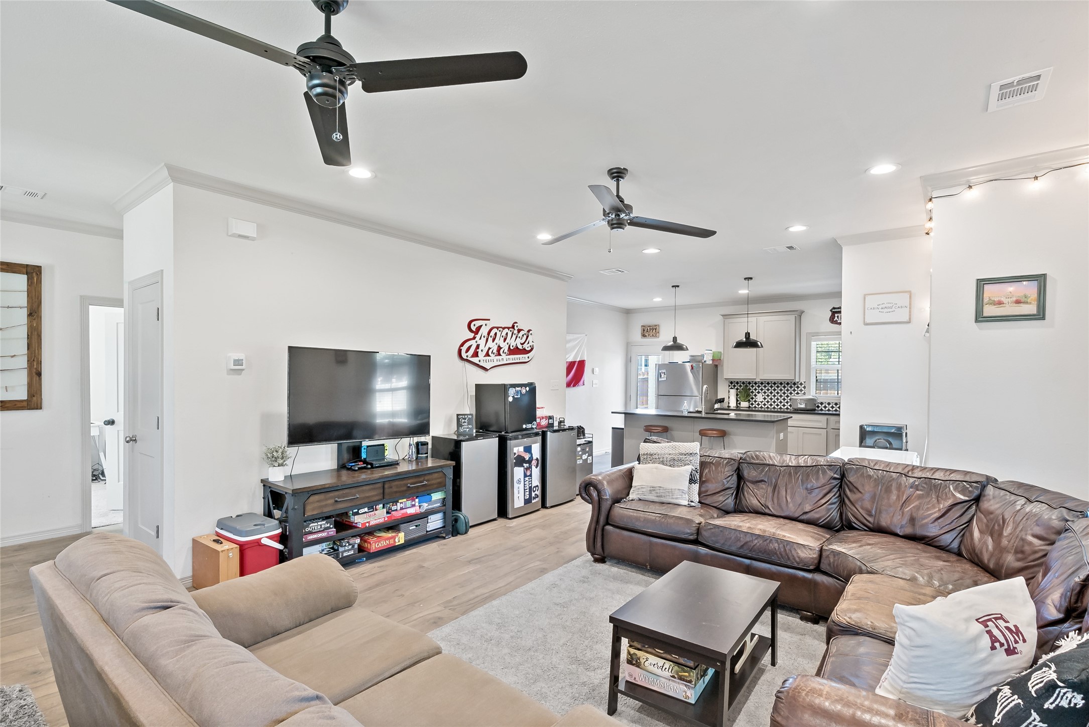 College Station, Texas, 77840, United States, 6 Bedrooms Bedrooms, ,7 BathroomsBathrooms,Residential,For Sale,1989184