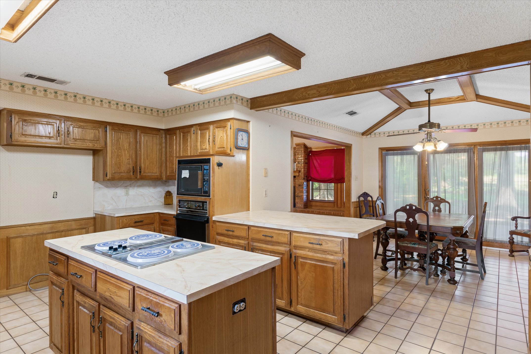 Canton, Texas, 75103, United States, 3 Bedrooms Bedrooms, ,2 BathroomsBathrooms,Residential,For Sale,1974992