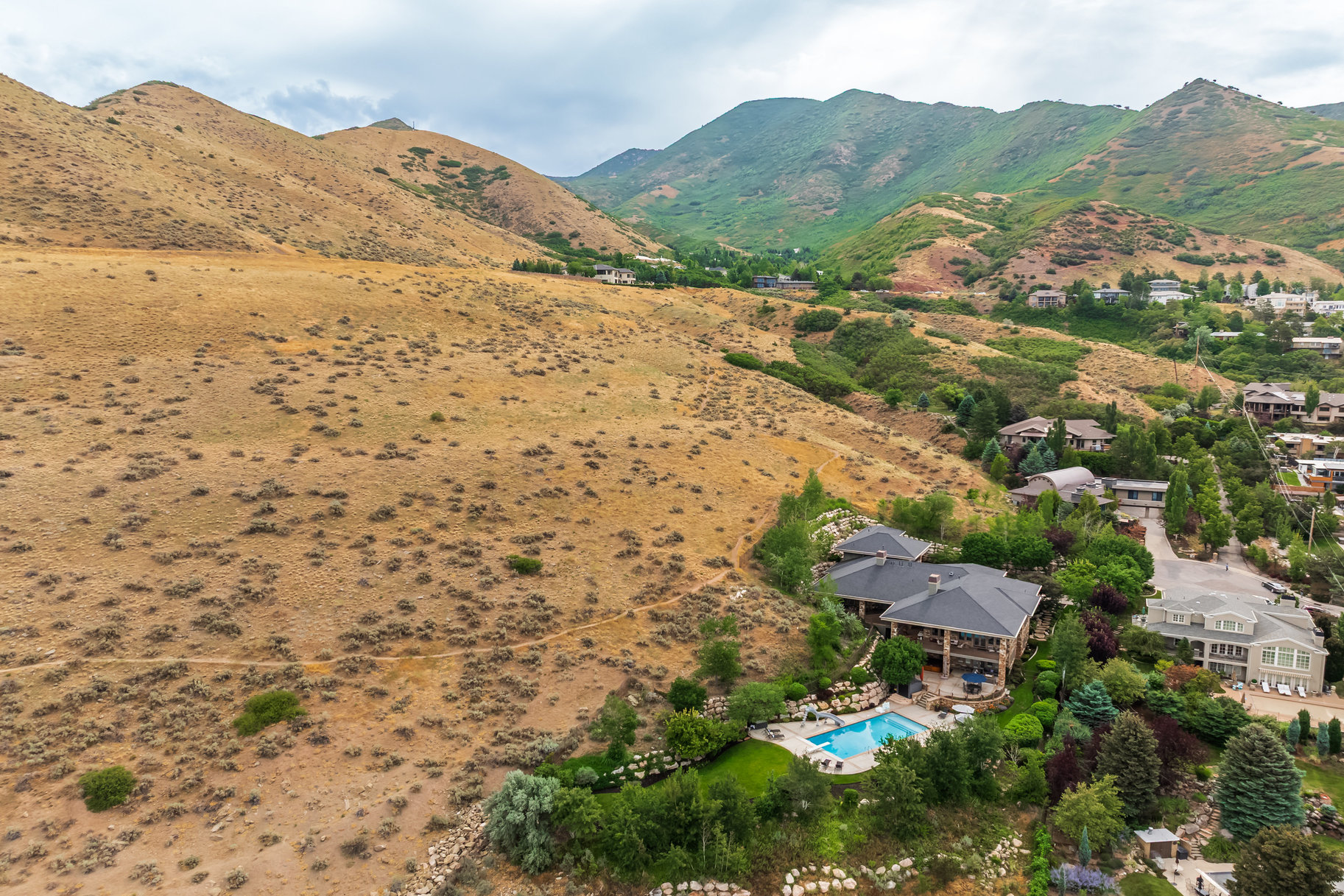  Timeless East Bench Craftsman Estate with Gated Entry, Expansive Light and Views - 物件實景