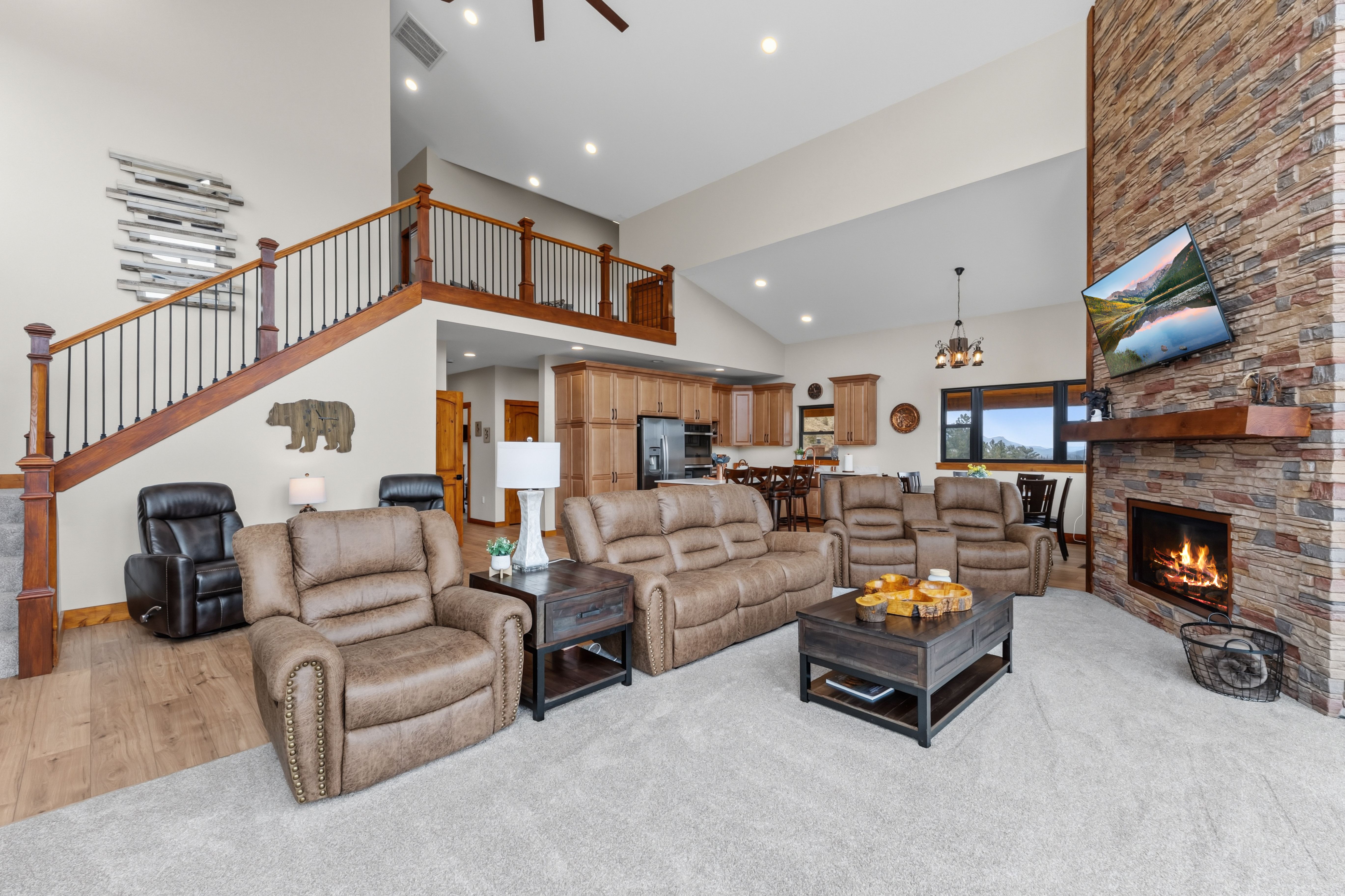  New Construction with Show-Stopping Twin Lakes Views - 物件實景