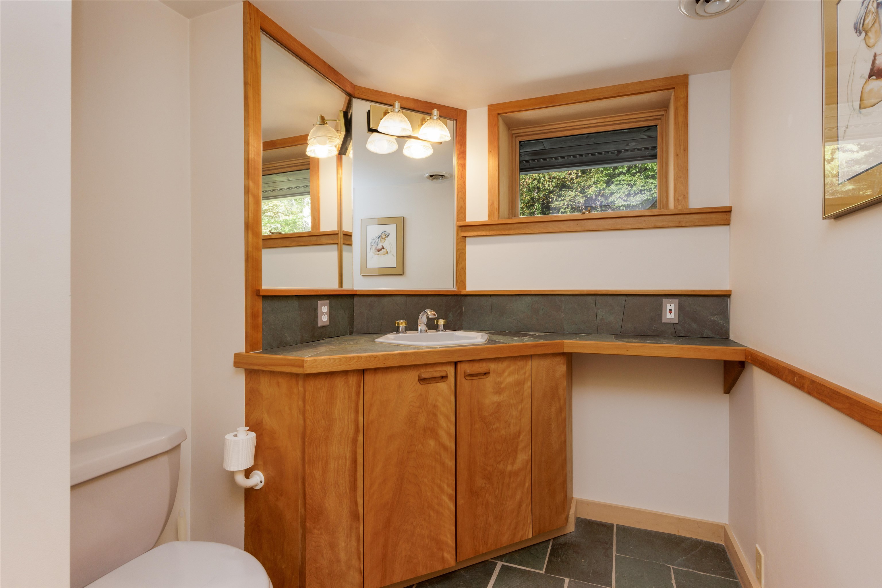Grantham, New Hampshire, 03753, United States, 4 Bedrooms Bedrooms, ,3 BathroomsBathrooms,Residential,For Sale,1947090