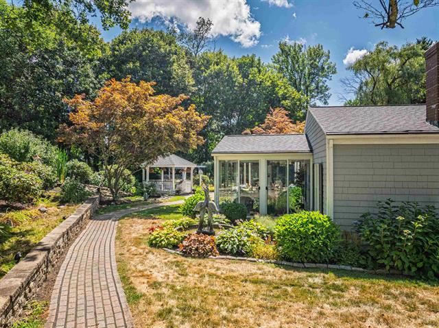 Dover, New Hampshire, 03820, United States, 3 Bedrooms Bedrooms, ,4 BathroomsBathrooms,Residential,For Sale,1926257