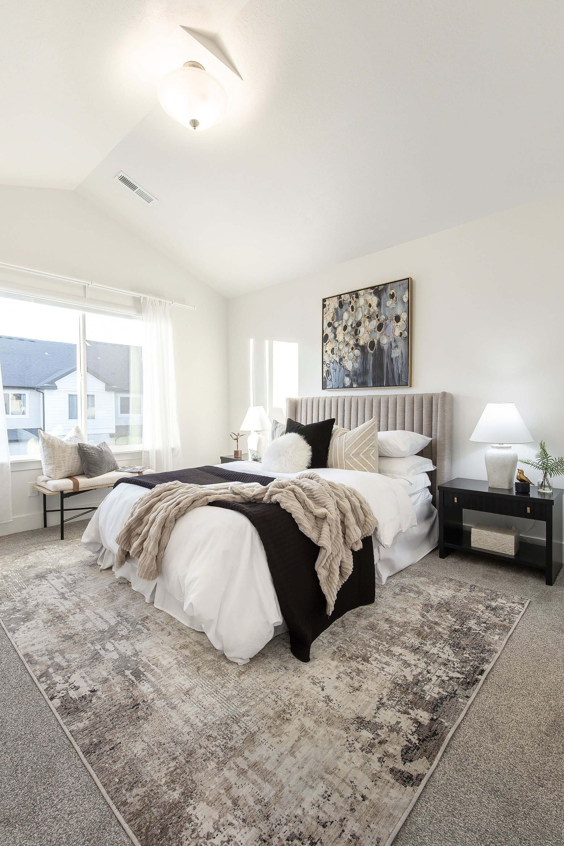  Stylish End-Unit Townhome - 物件實景