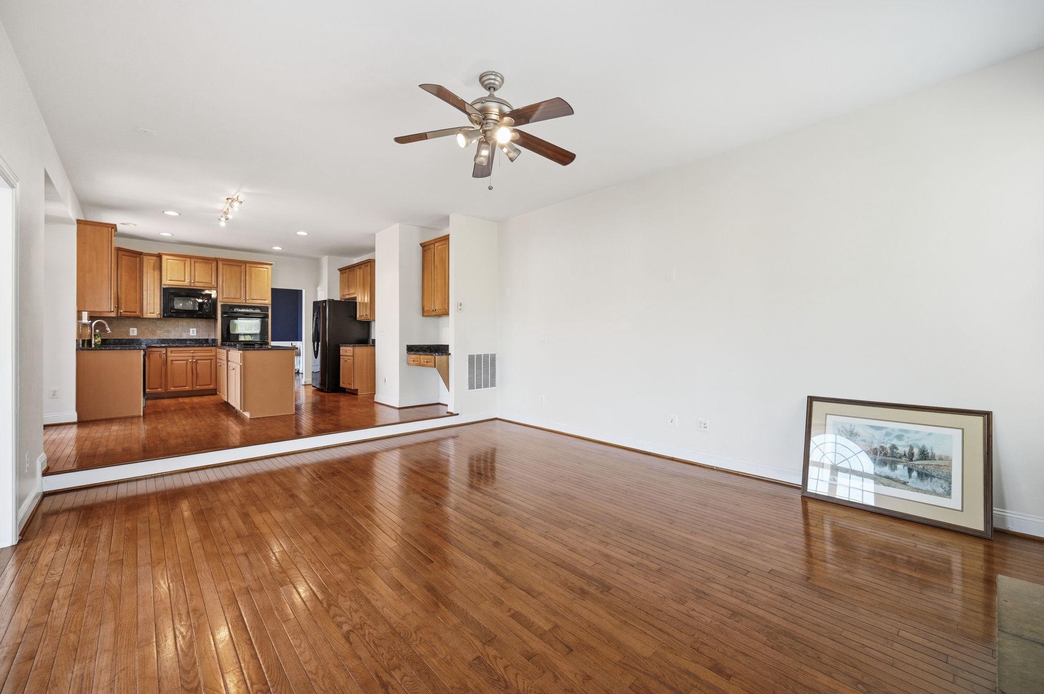 Triangle, Virginia, 22172, United States, 5 Bedrooms Bedrooms, ,4 BathroomsBathrooms,Residential,For Sale,2048381