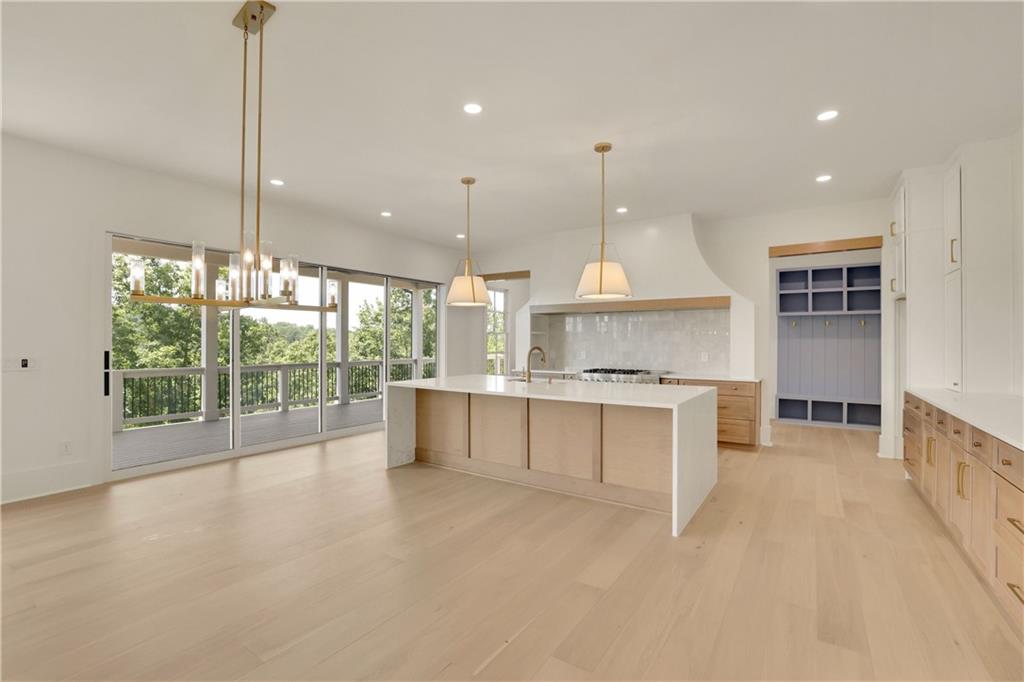 Suwanee, Georgia, 30024, United States, 6 Bedrooms Bedrooms, ,7 BathroomsBathrooms,Residential,For Sale,1795311