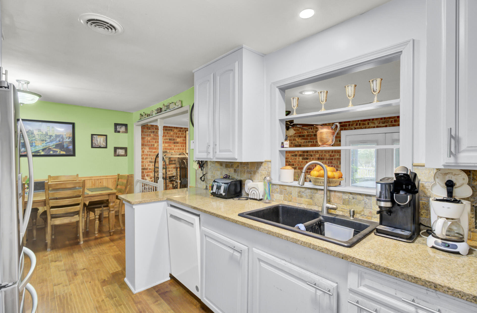 Charleston, South Carolina, 29407, United States, 4 Bedrooms Bedrooms, ,2 BathroomsBathrooms,Residential,For Sale,1950272