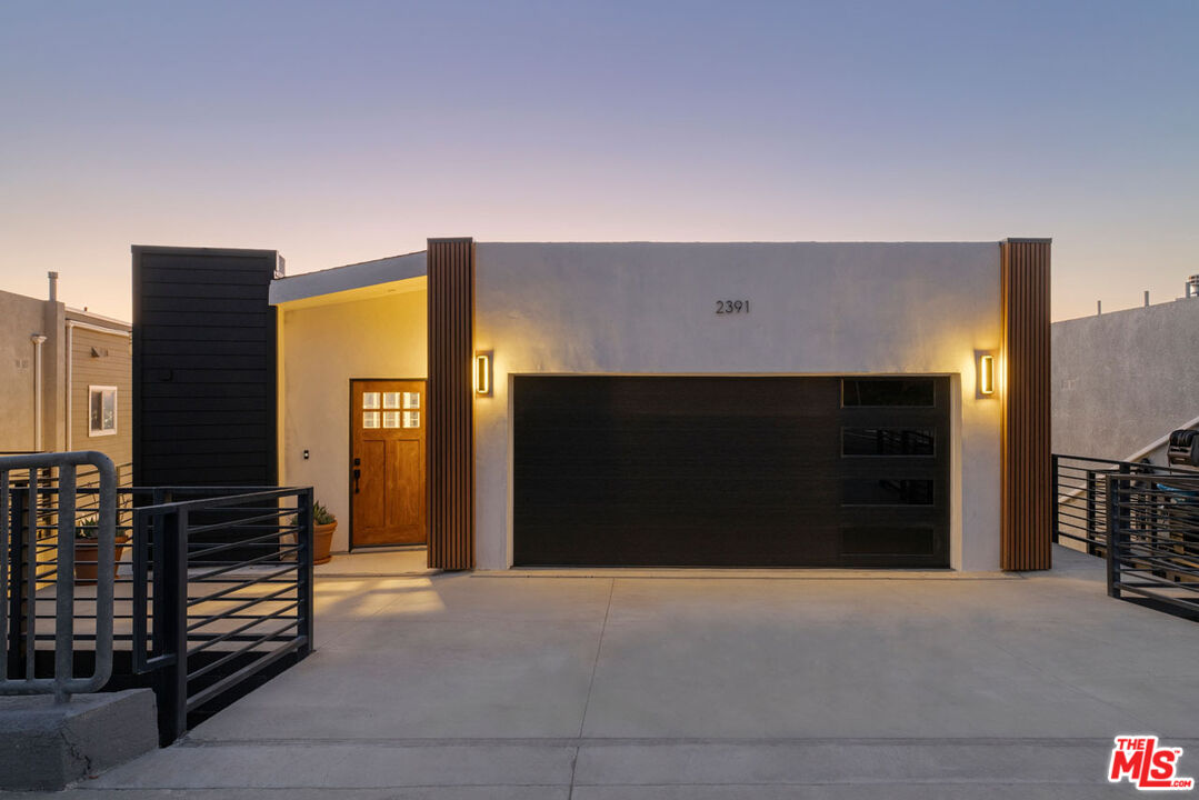 Los Angeles, California, 90065, United States, 3 Bedrooms Bedrooms, ,3 BathroomsBathrooms,Residential,For Sale,1925113