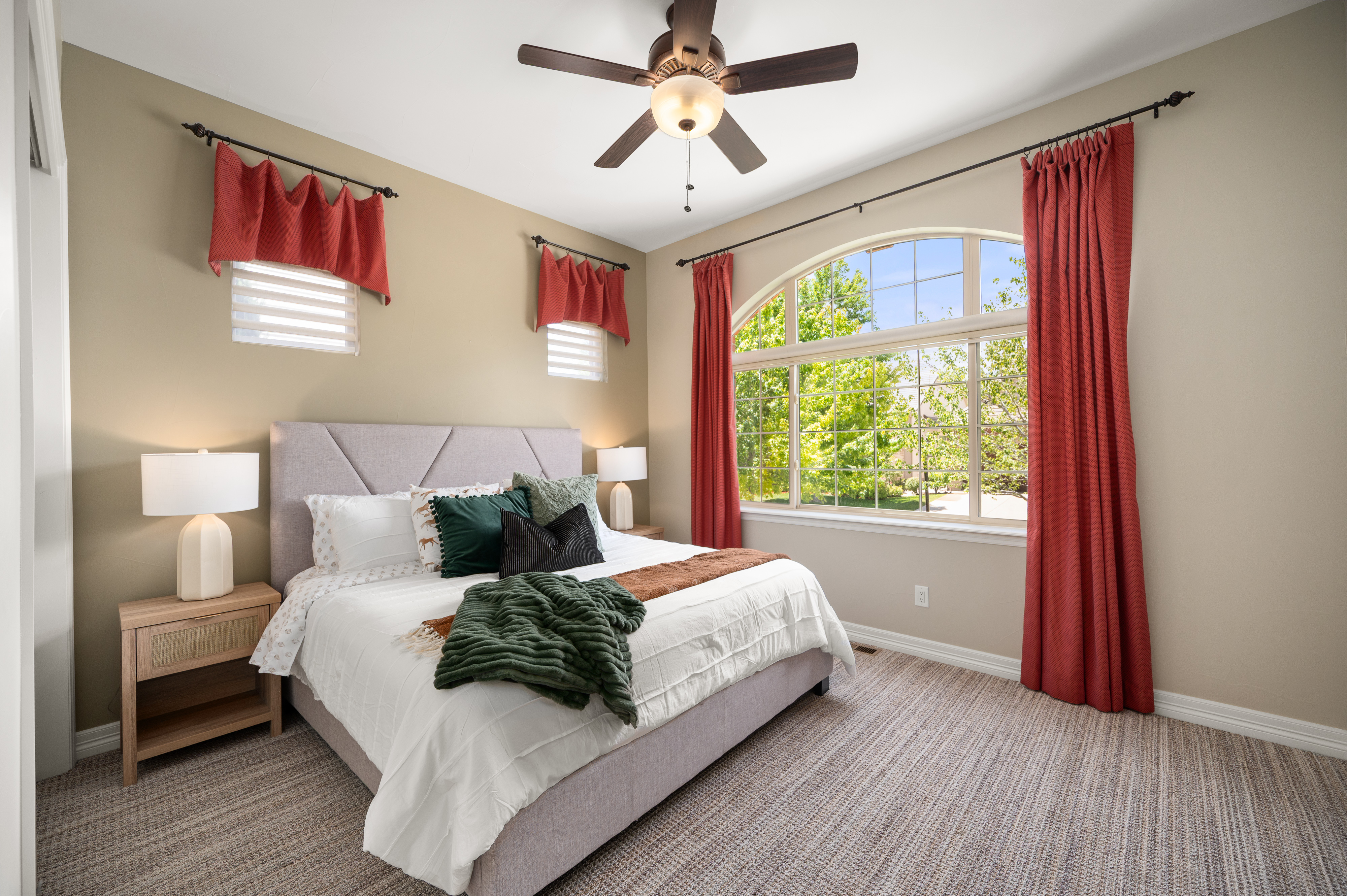  Orchard Park Patio Home with Wolf Kitchen, Spa Suite & Backyard BBQ Oasis - 物件實景