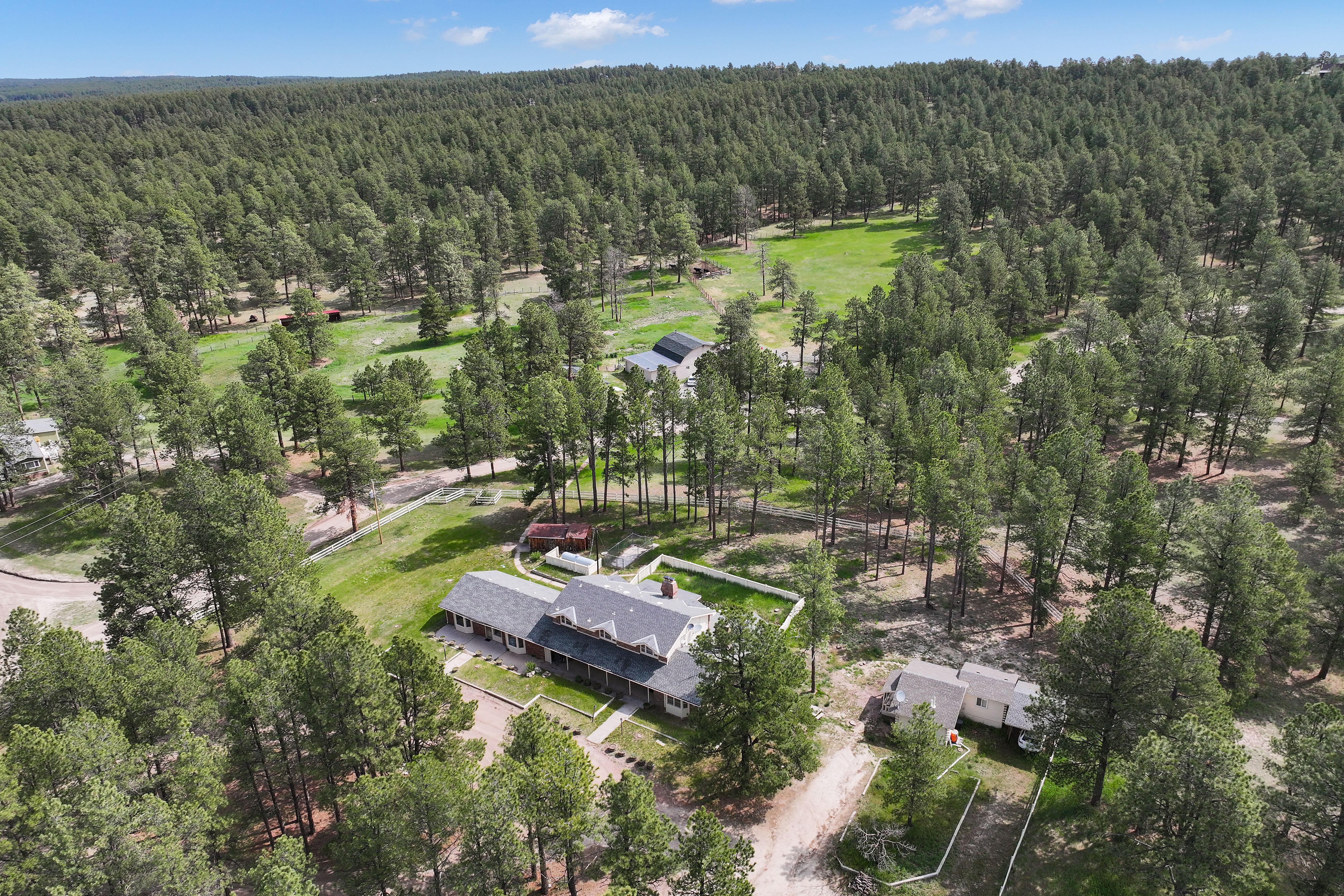  Discovery Farm: 157 Acres of Mid-Century Design and Equestrian Excellence - 物件實景