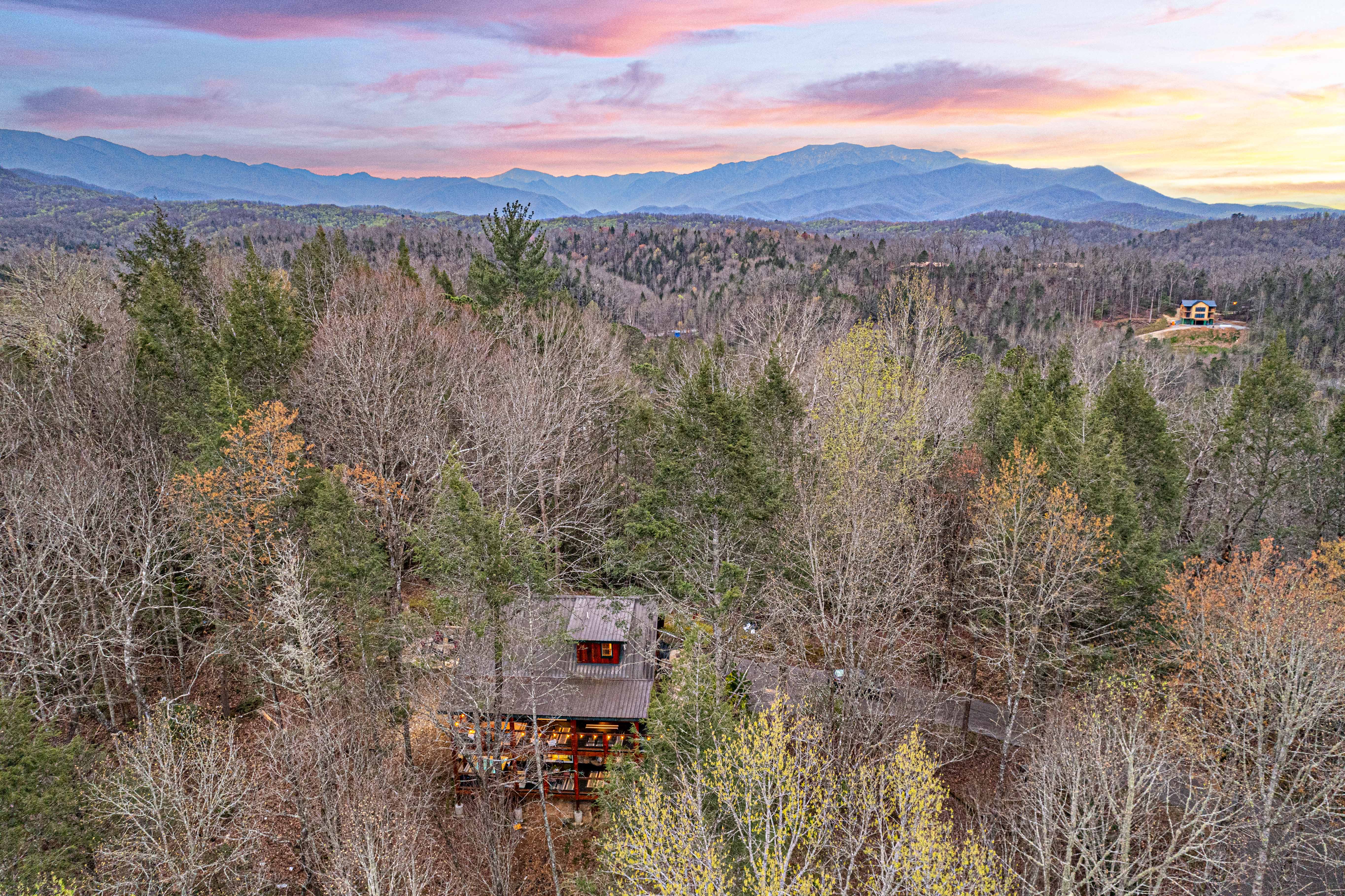 Gatlinburg, Tennessee, 37738, United States, 3 Bedrooms Bedrooms, ,4 BathroomsBathrooms,Residential,For Sale,1977450
