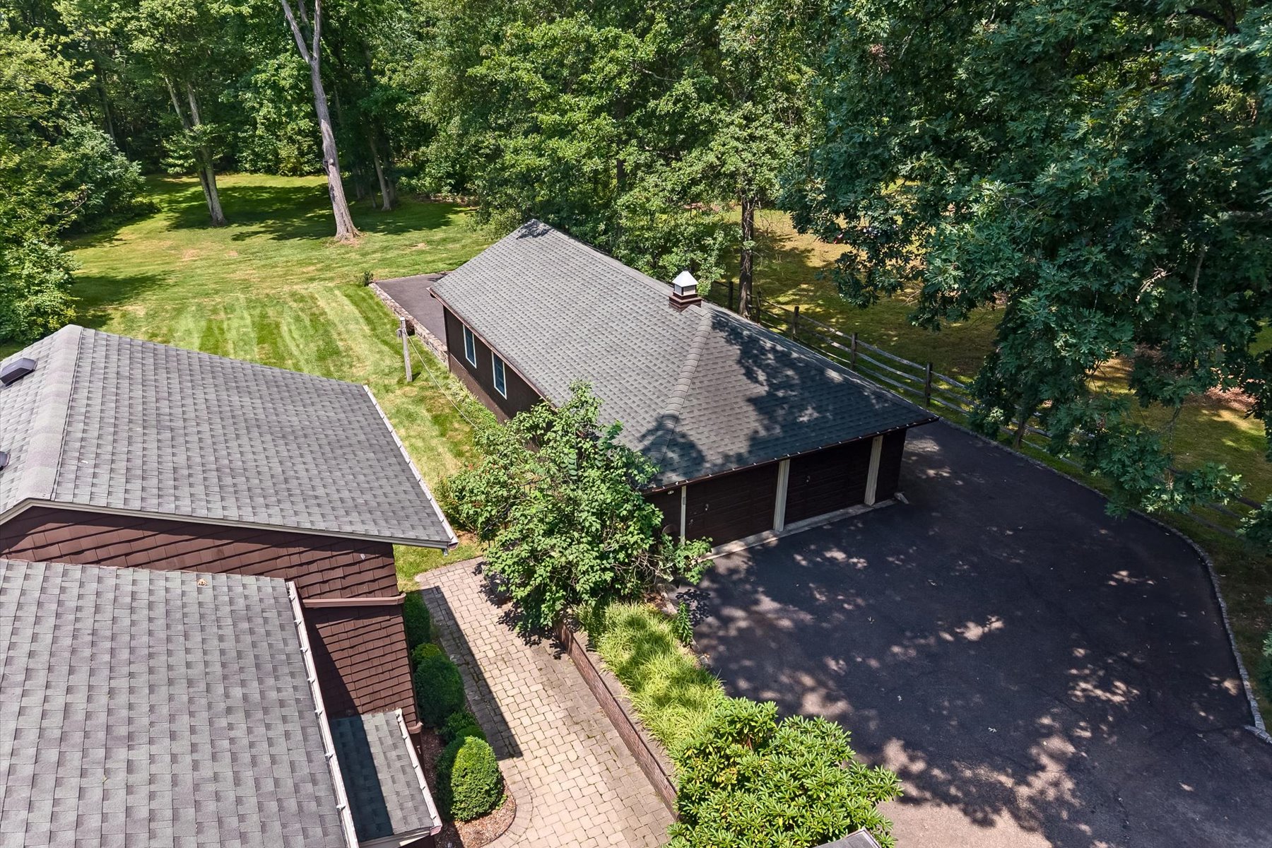  Authentic Craftsman-Style Property Offers Timeless Character - 物件實景