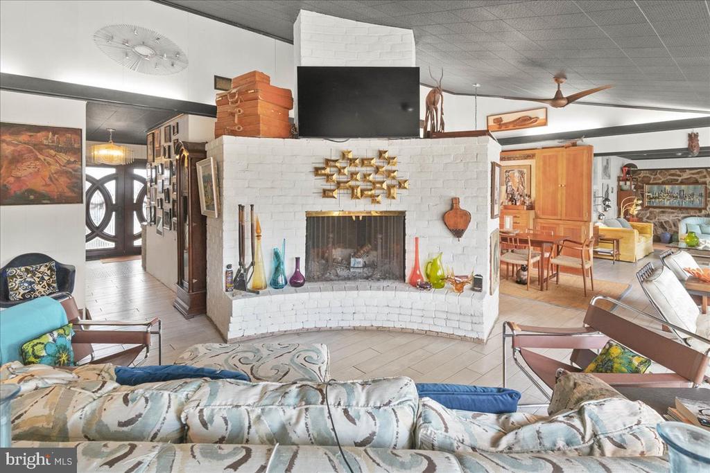 Fayetteville, Pennsylvania, 17222, United States, 3 Bedrooms Bedrooms, ,2 BathroomsBathrooms,Residential,For Sale,1928421