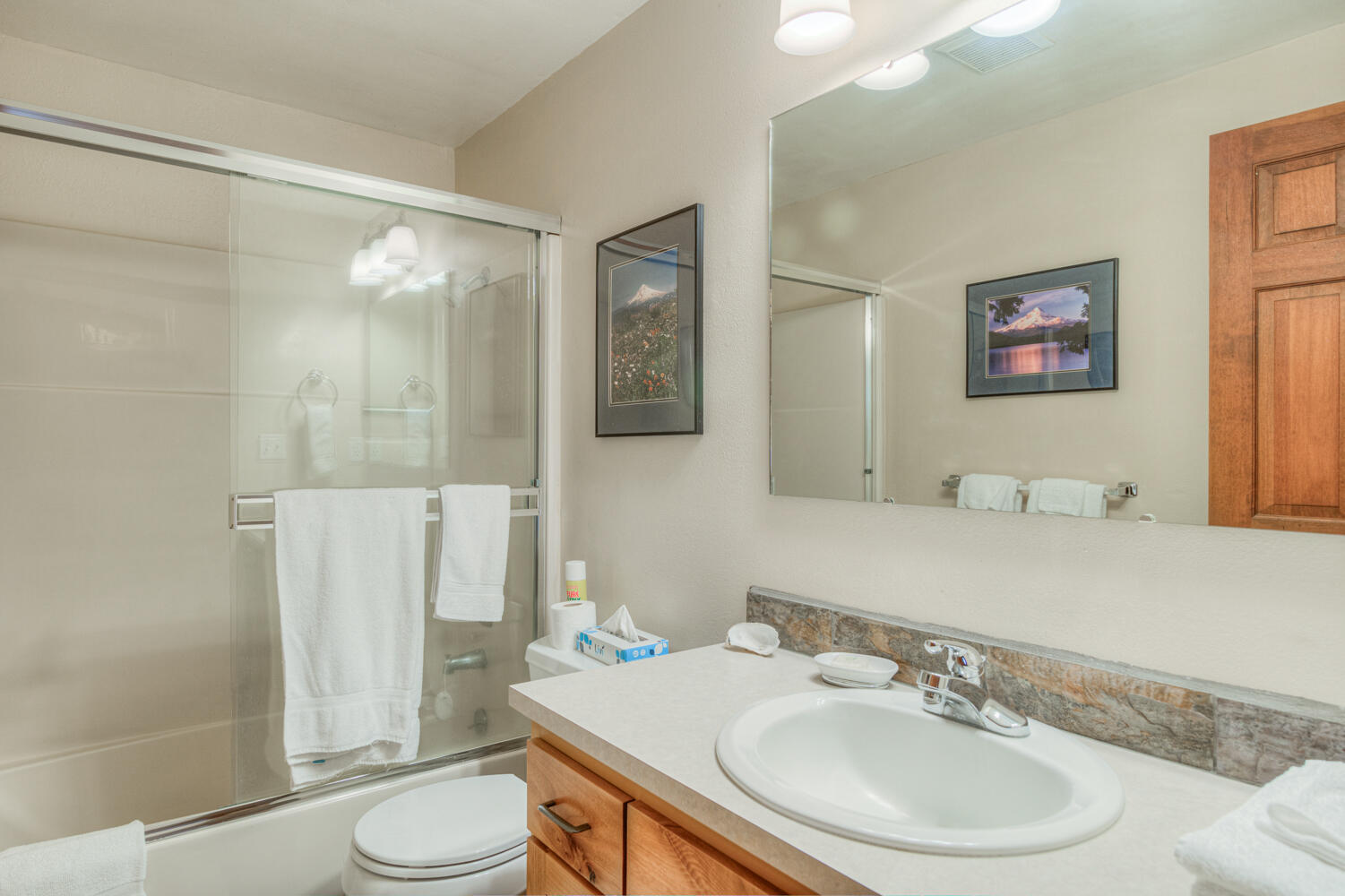 Sunriver, Oregon, 97707, United States, 3 Bedrooms Bedrooms, ,2 BathroomsBathrooms,Residential,For Sale,1978844