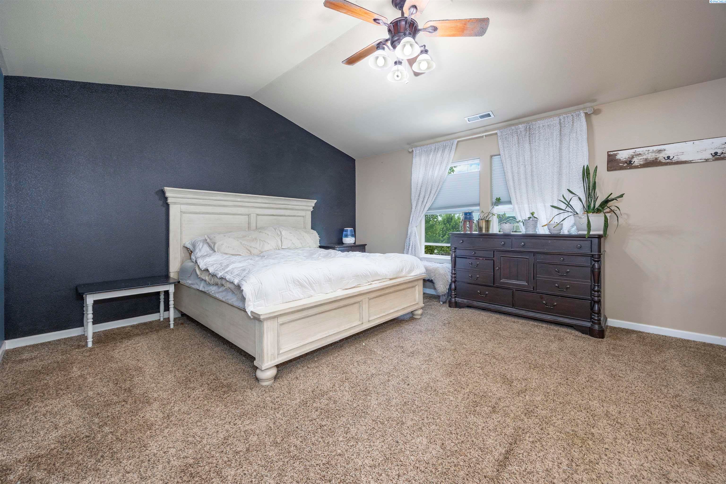 Pasco, Washington, 99301, United States, 5 Bedrooms Bedrooms, ,3 BathroomsBathrooms,Residential,For Sale,1921560
