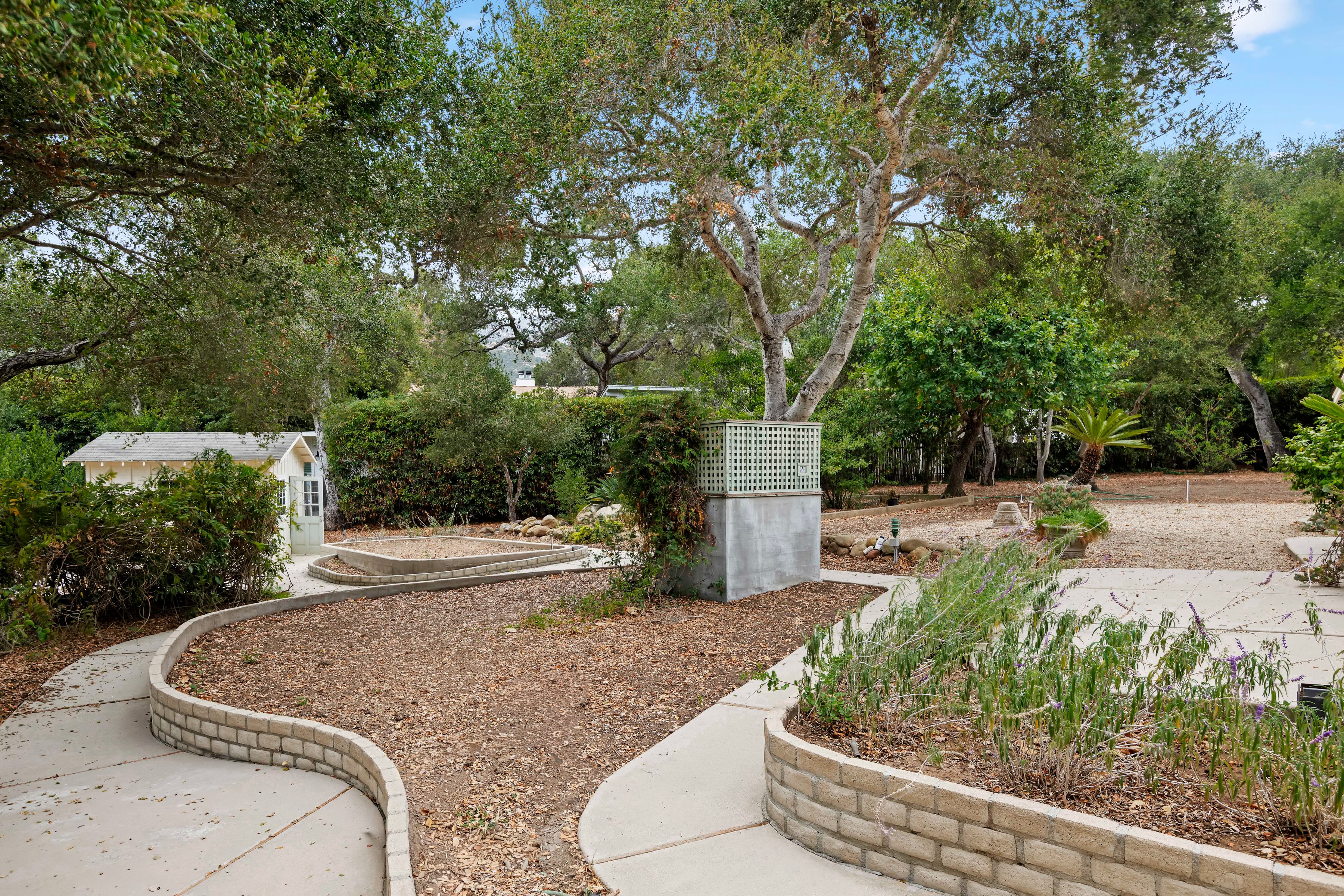 Secluded Montecito Flag-Lot Fixer - 物件實景